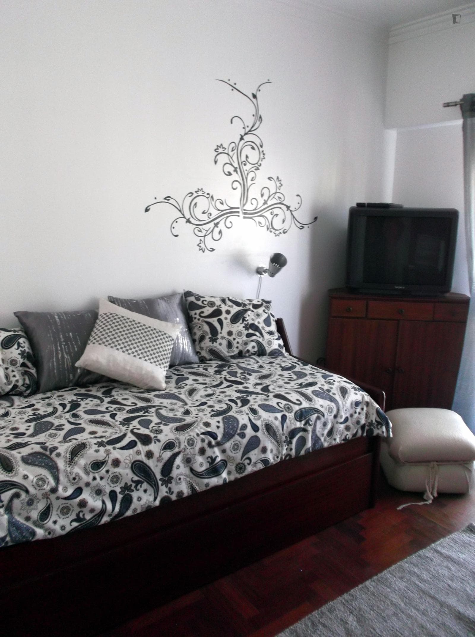 Single bedroom photo 1