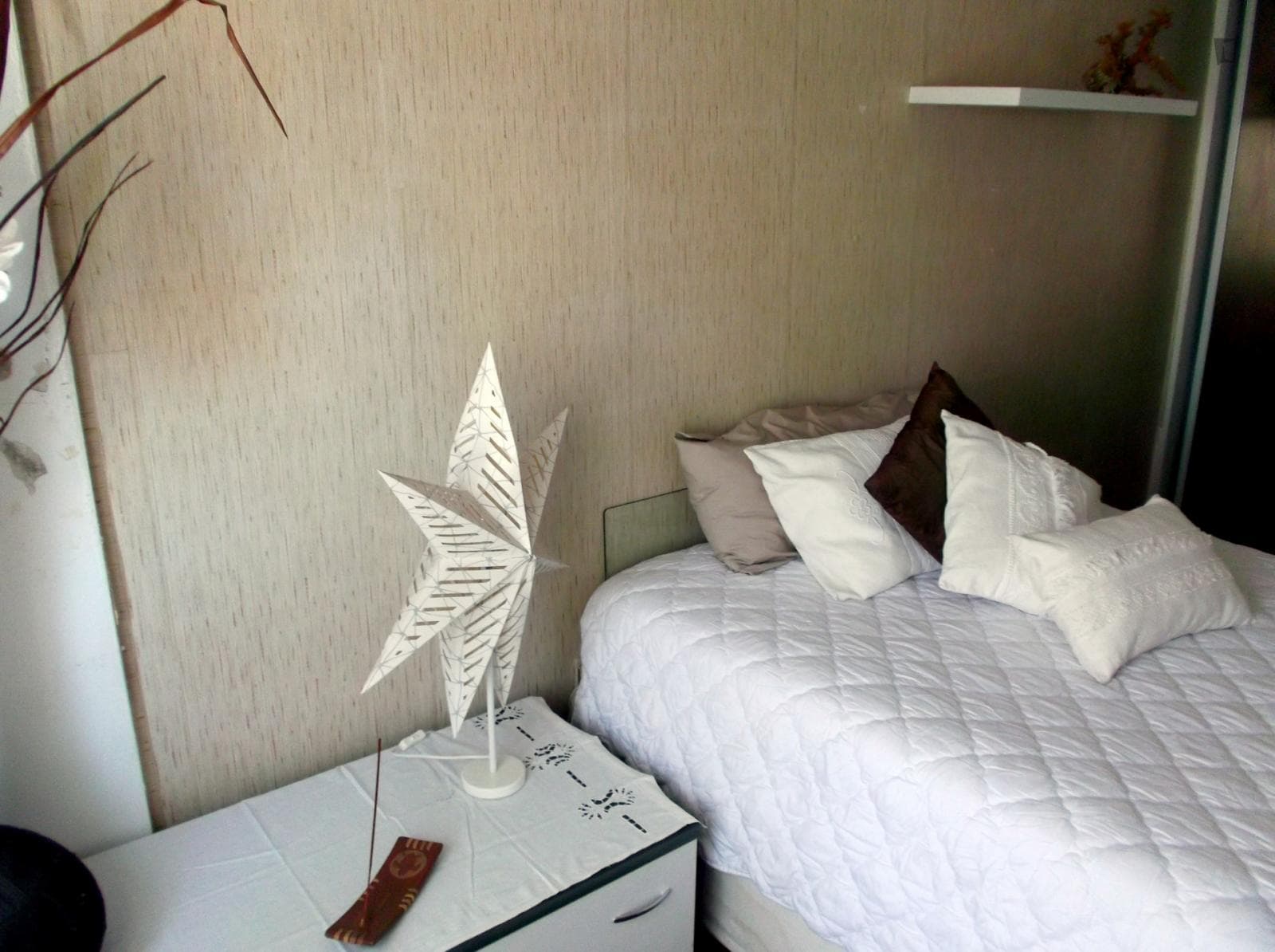 Welcoming bedroom photo 1