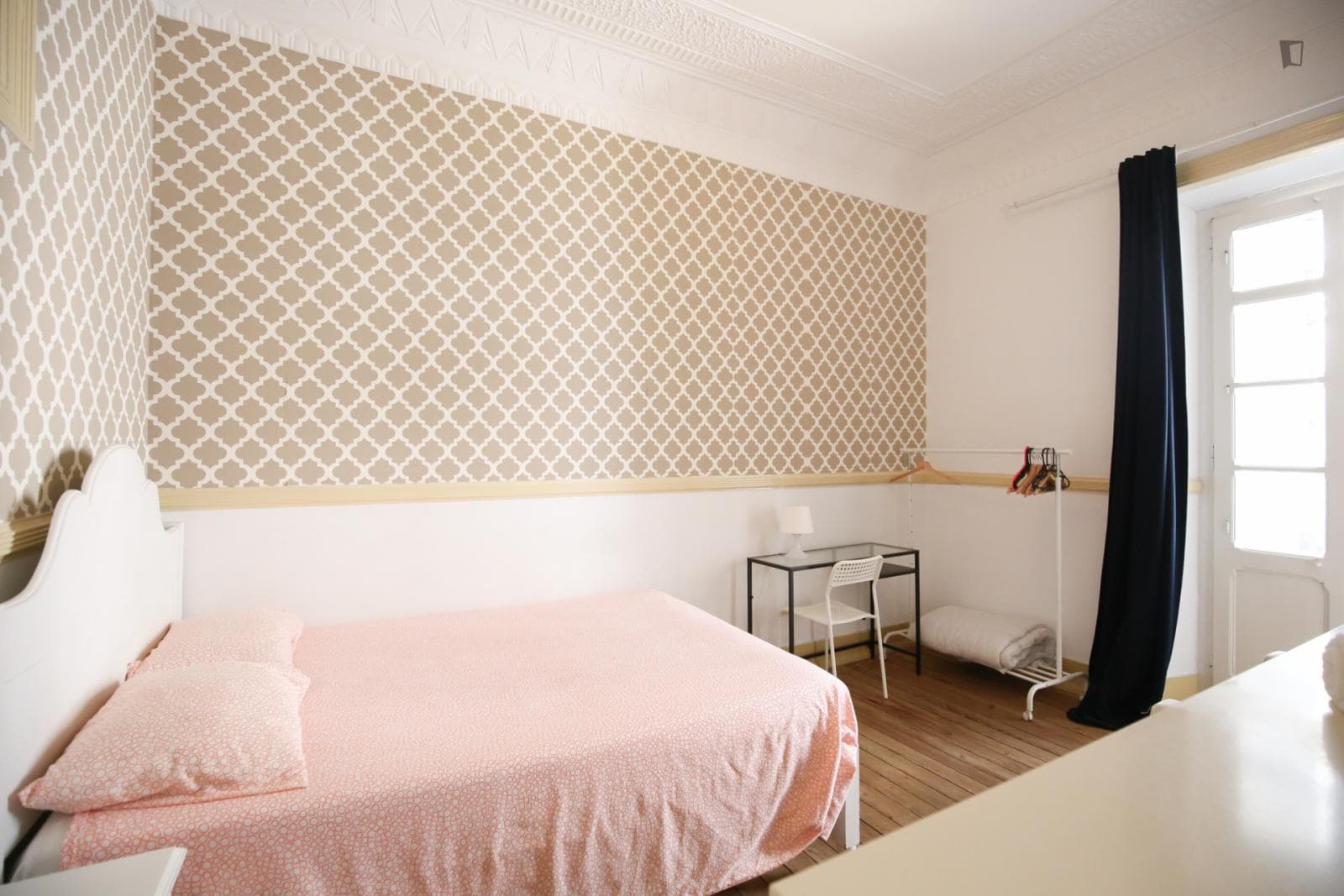 Double bedroom, with balcony, in 4-bedroom apartment photo 1