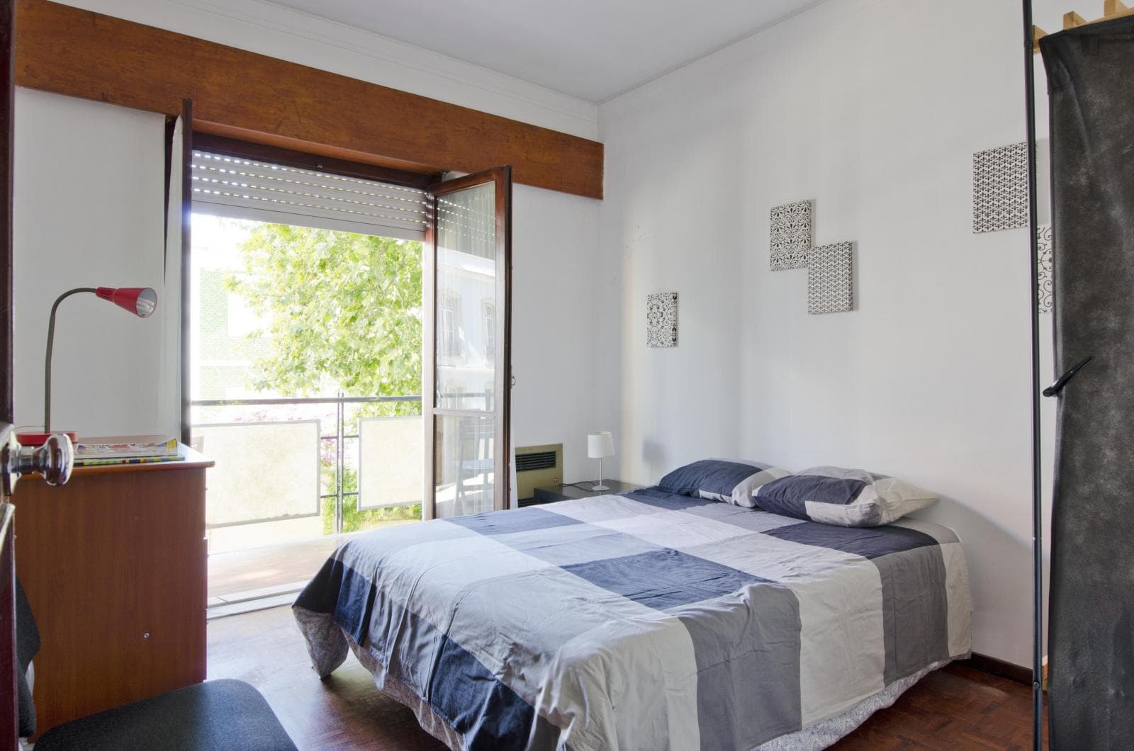 Airy double bedroom in trendy Príncipe Real photo 1
