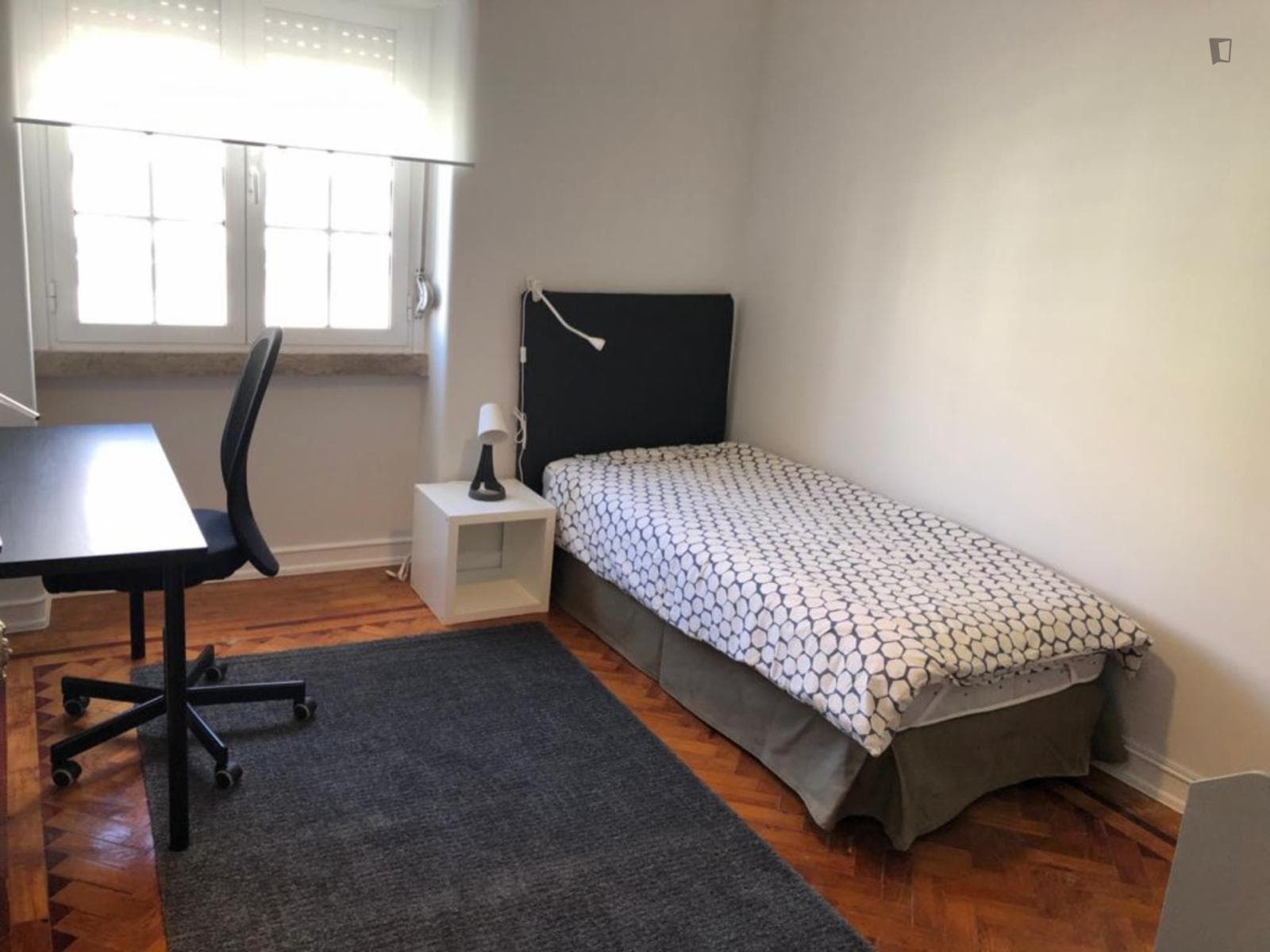 Single bedroom in a 3-bedroom apartment near Roma metro station photo 1
