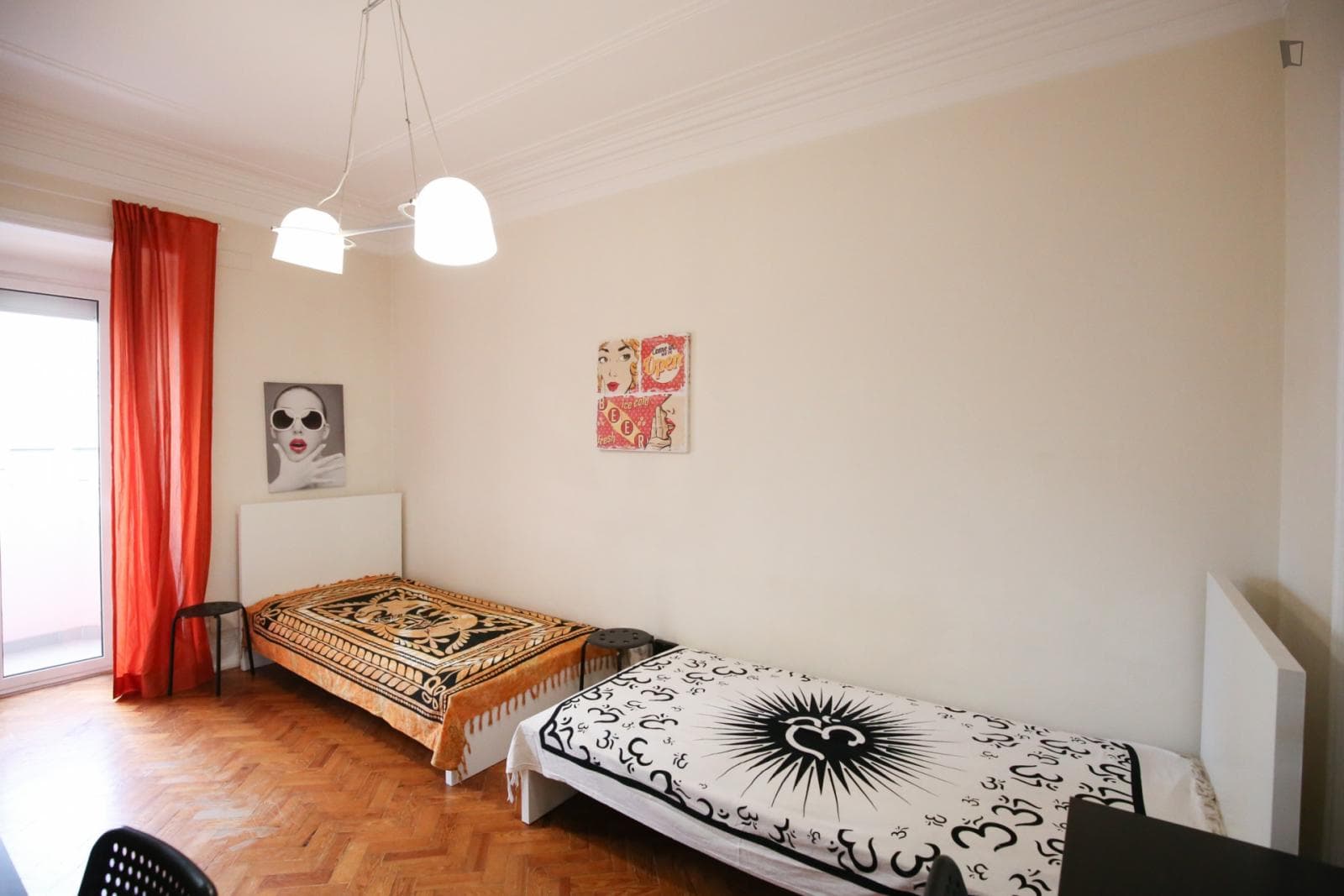 Multiple beds bedroom, with balcony, in 6-bedroom apartment photo 1