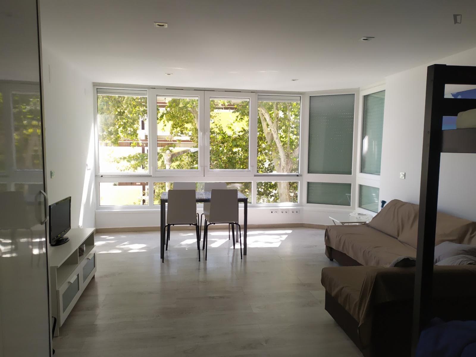1-bedroom apartment, with outdoor area photo 1