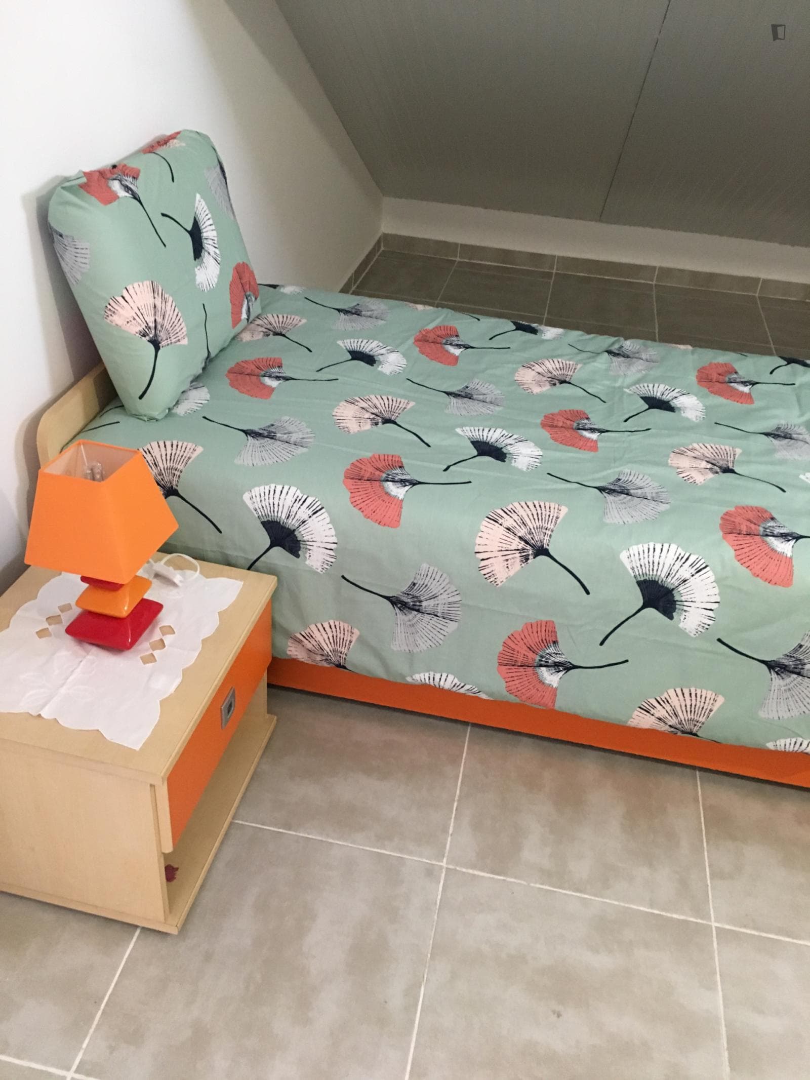 Pleasent  bedroom close to metro/subway station – Lisbon photo 1