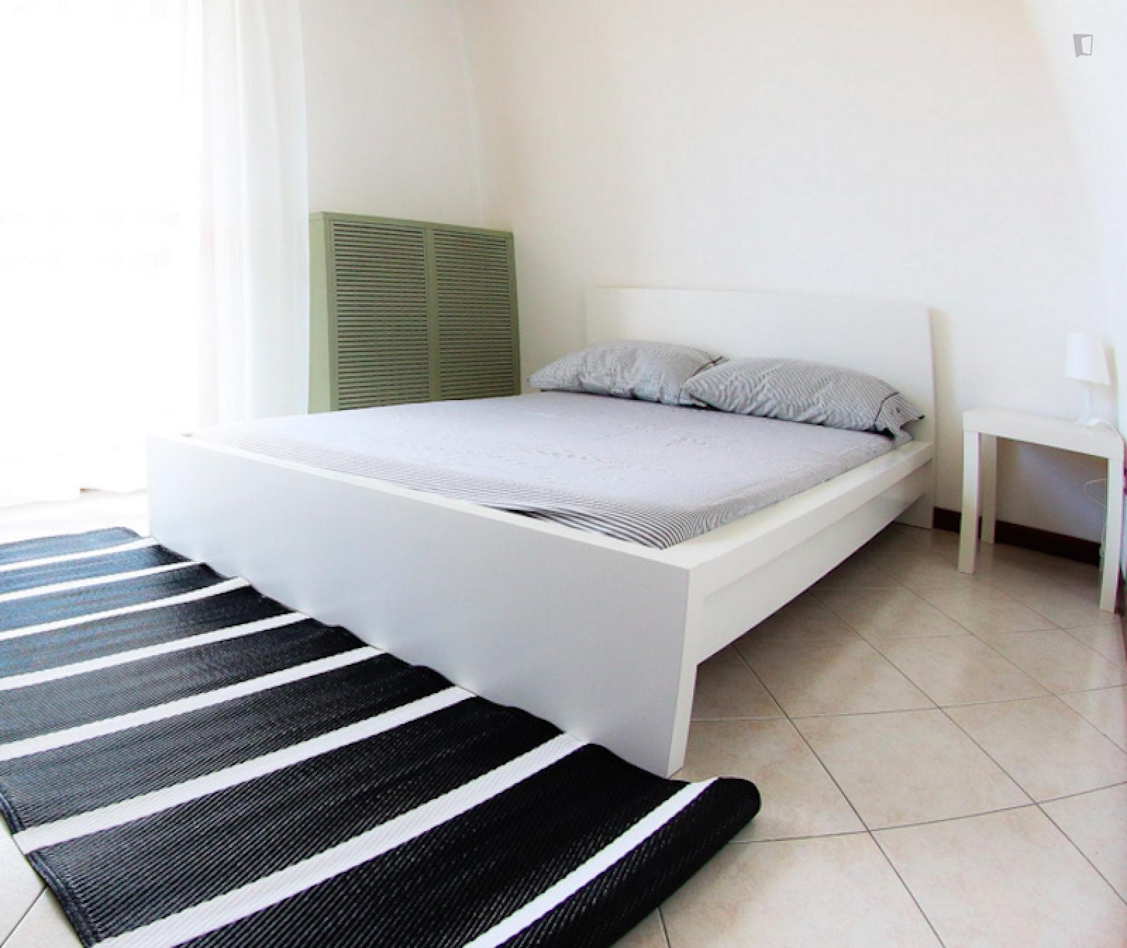Double bedroom in a 4-bedroom flat near Gambara metro station photo 1