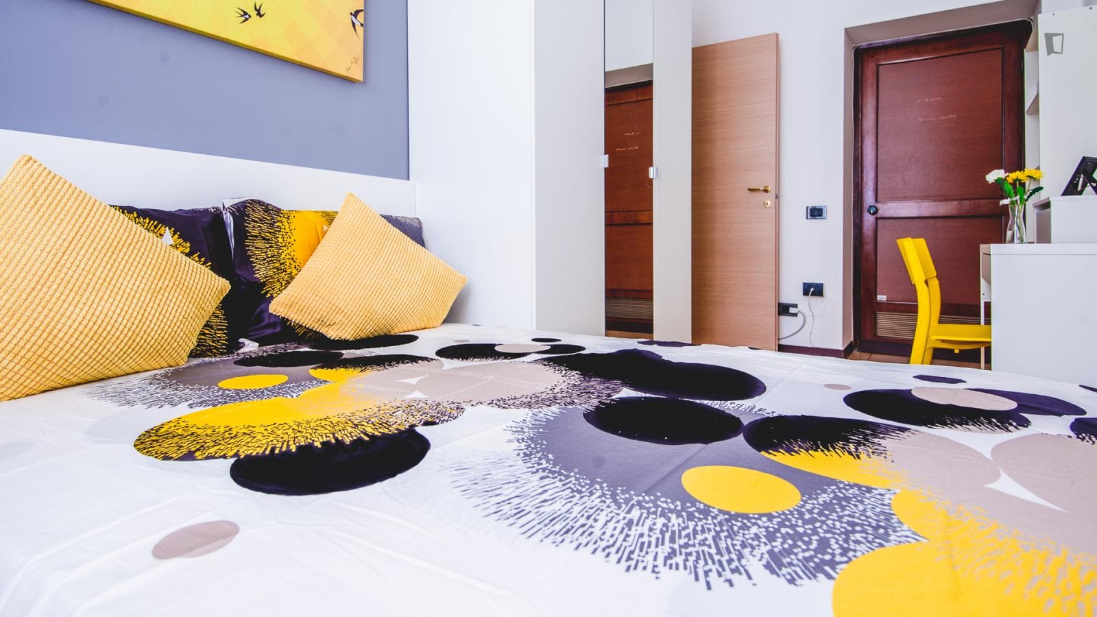 Double ensuite bedroom close to Gorla metro station photo 1