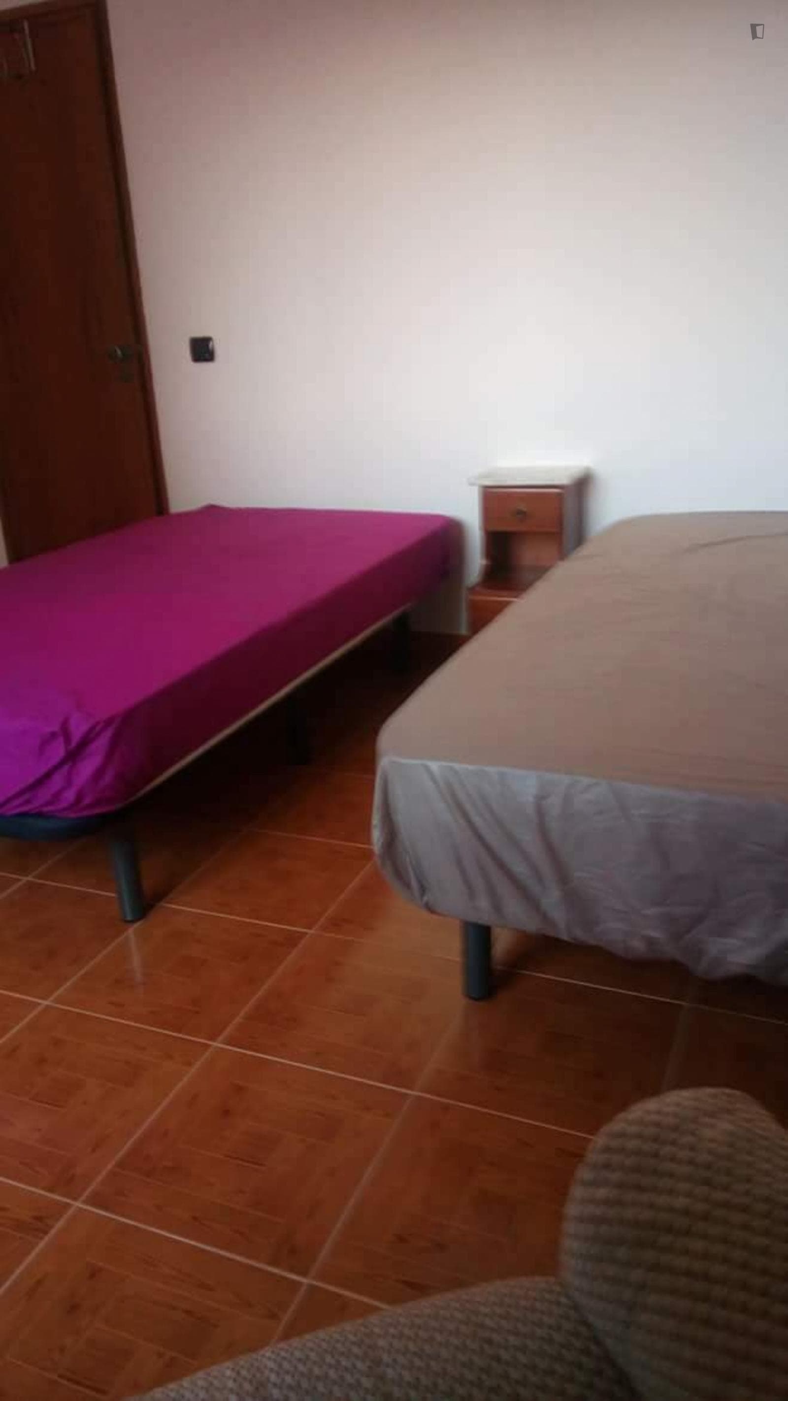 Spacious and comfy twin bedroom in Amadora photo 1