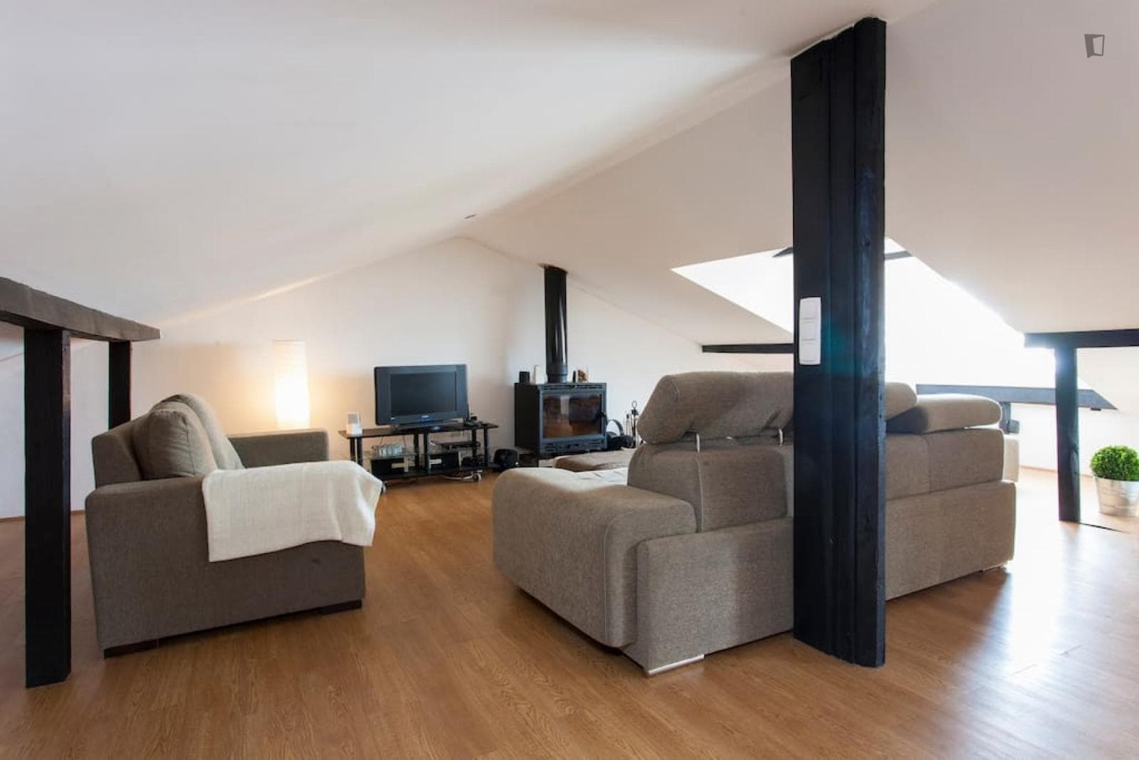 Modern 1-bedroom apartment in trendy Principe Real photo 1