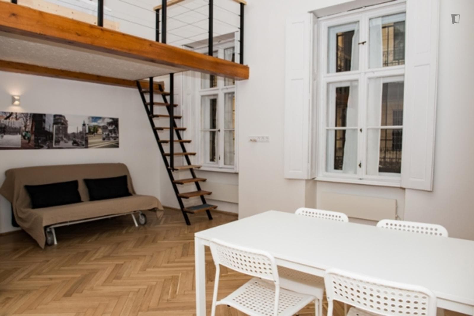 Beautiful 2-bedroom apartment near Oktogon metro station photo 1