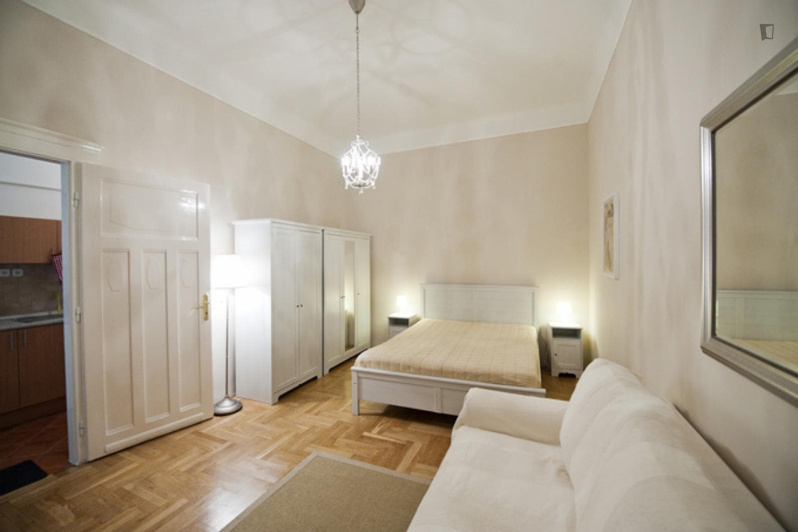 Spacious 1-bedroom apartment near Eötvös Loránd Tudományegyetem University photo 1