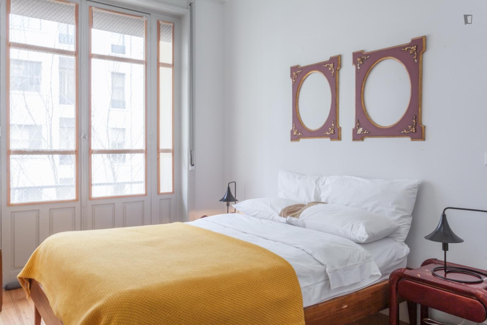 Comfy double bedroom in Porto photo 1