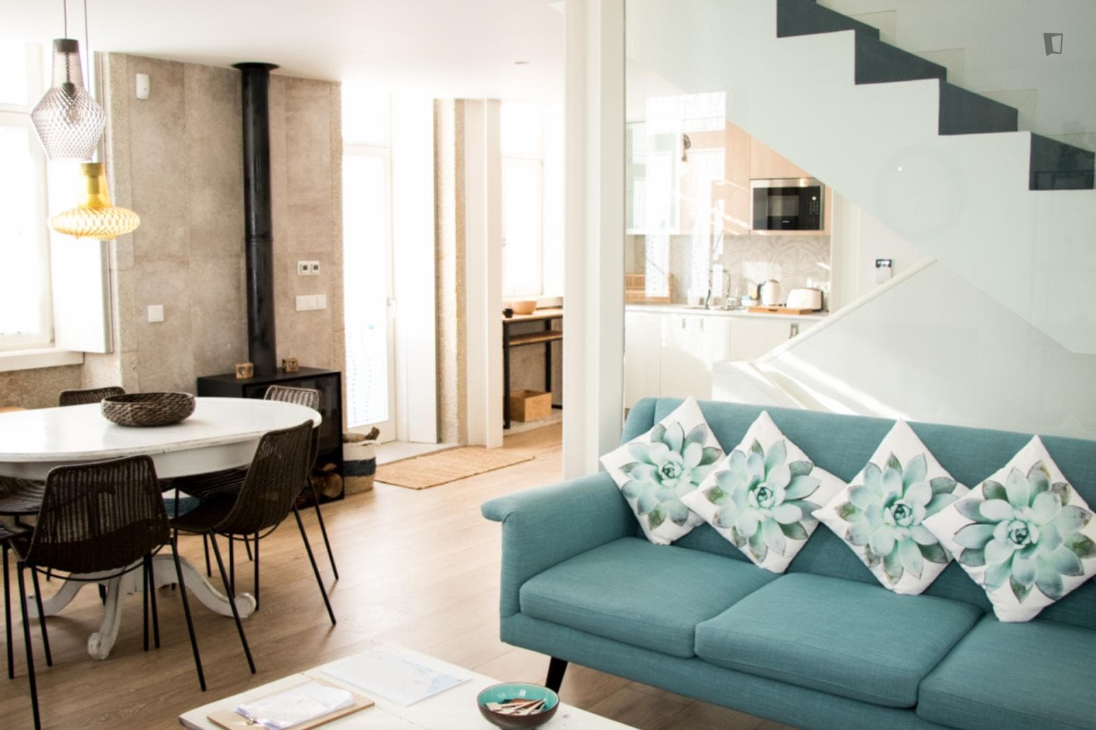 Modern 3-bedroom house with a patio, in sunny Foz do Douro photo 1