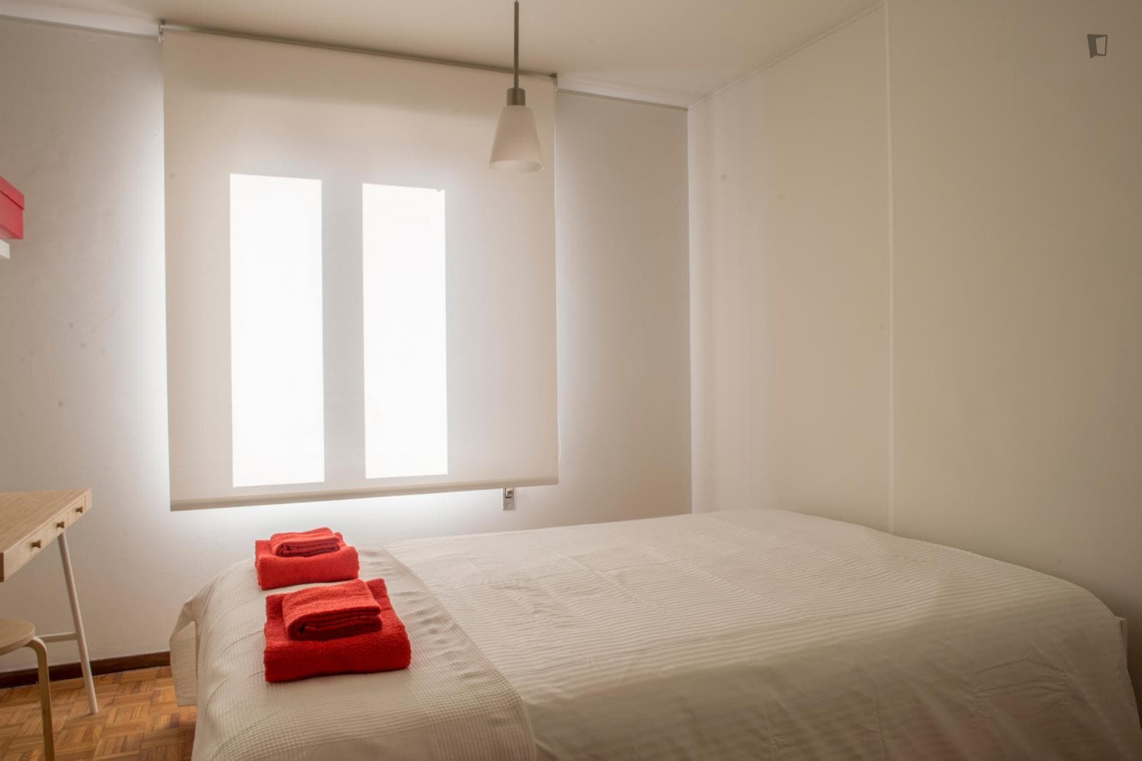 Room red - Single bedroom in 4-bedroom apartment photo 1