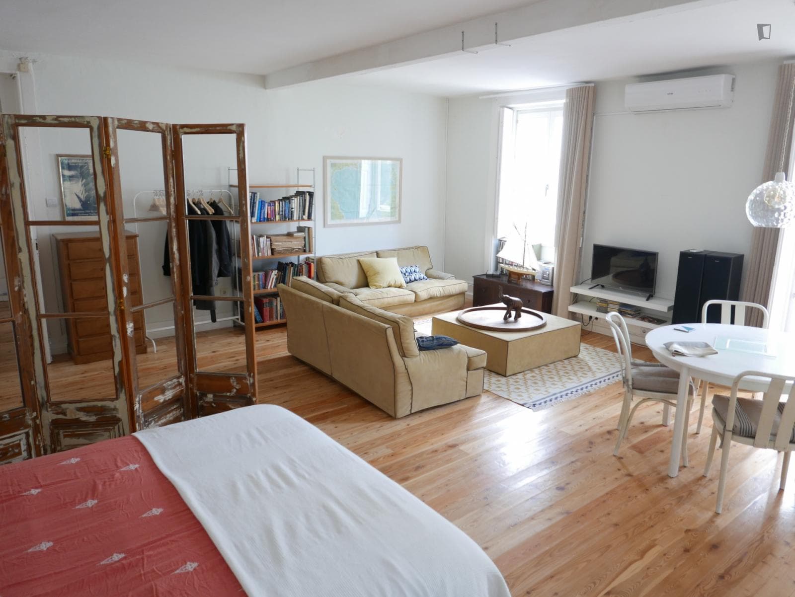 Spacious garden studio apartment photo 1