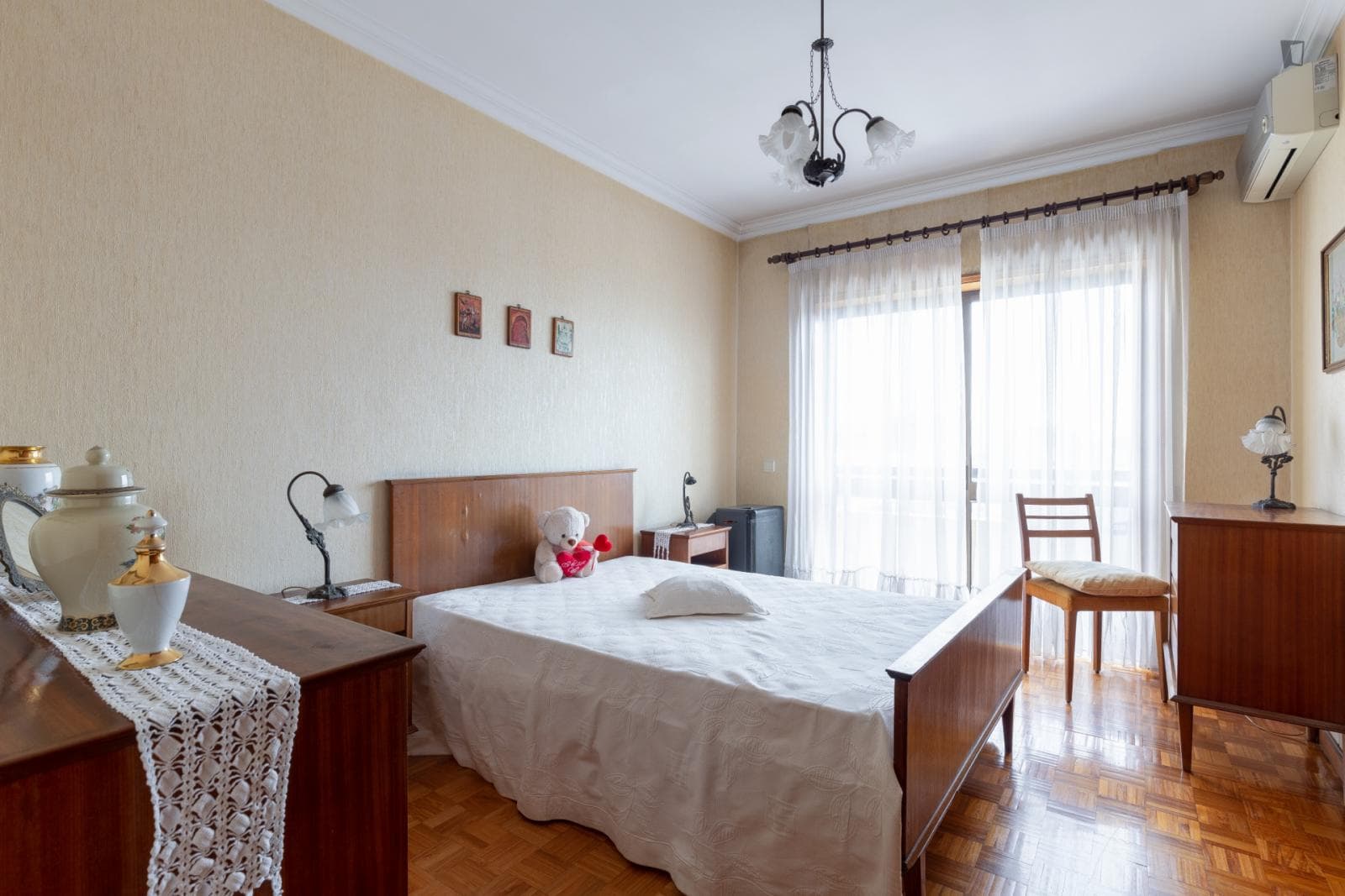 Sunny double bedroom, with balcony, in 3-bedroom apartment photo 1