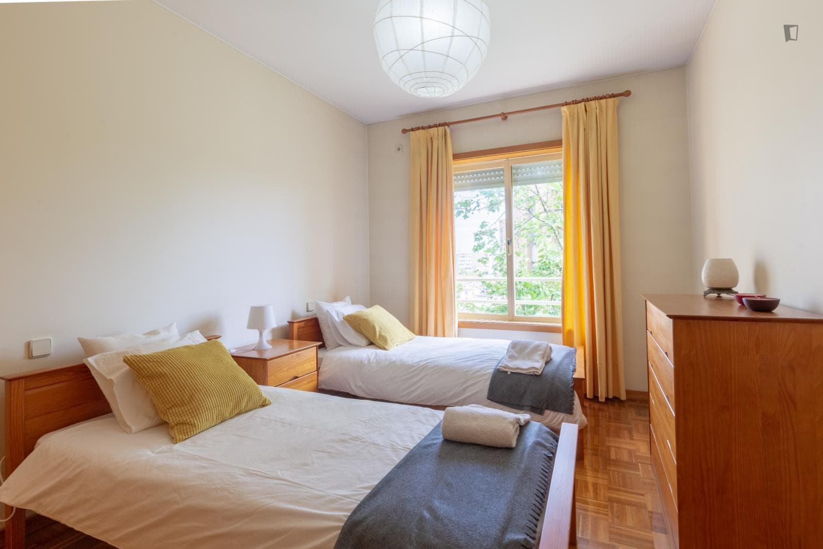 Luminous twin bedroom near Maia metro station photo 1
