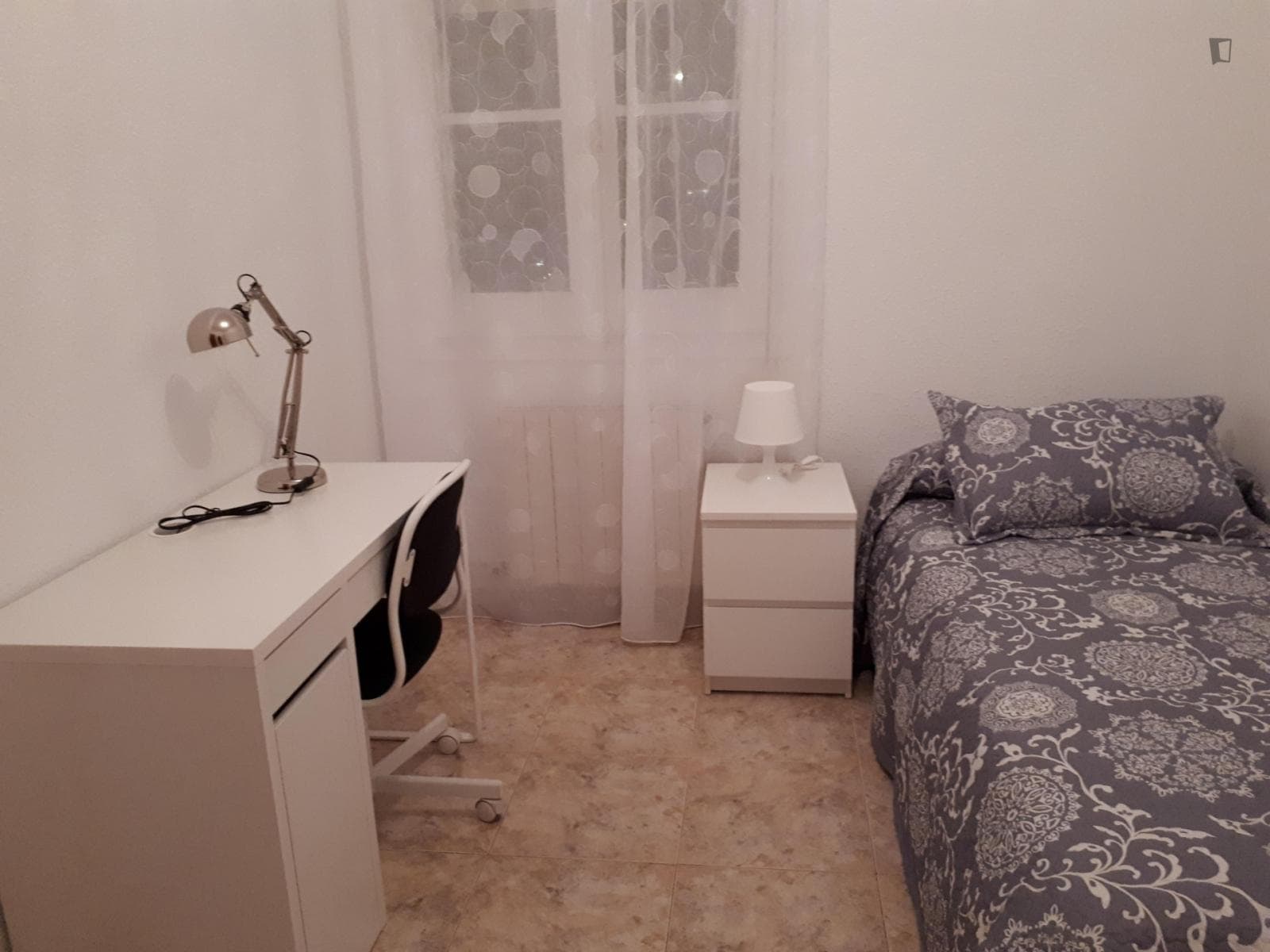 The bedroom is single but can be twin if you are 2 photo 1