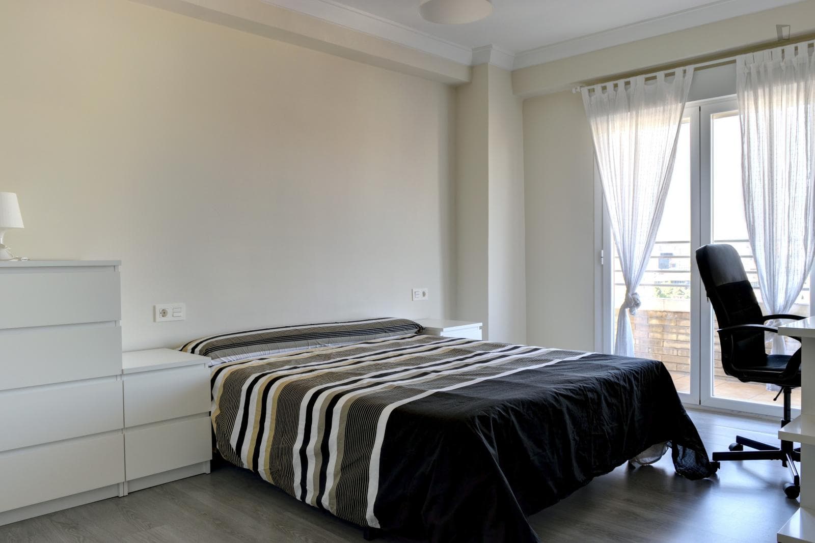 Modern Apartment near Campus Plaza San Francisco with Wi-Fi and Central Heating photo 1