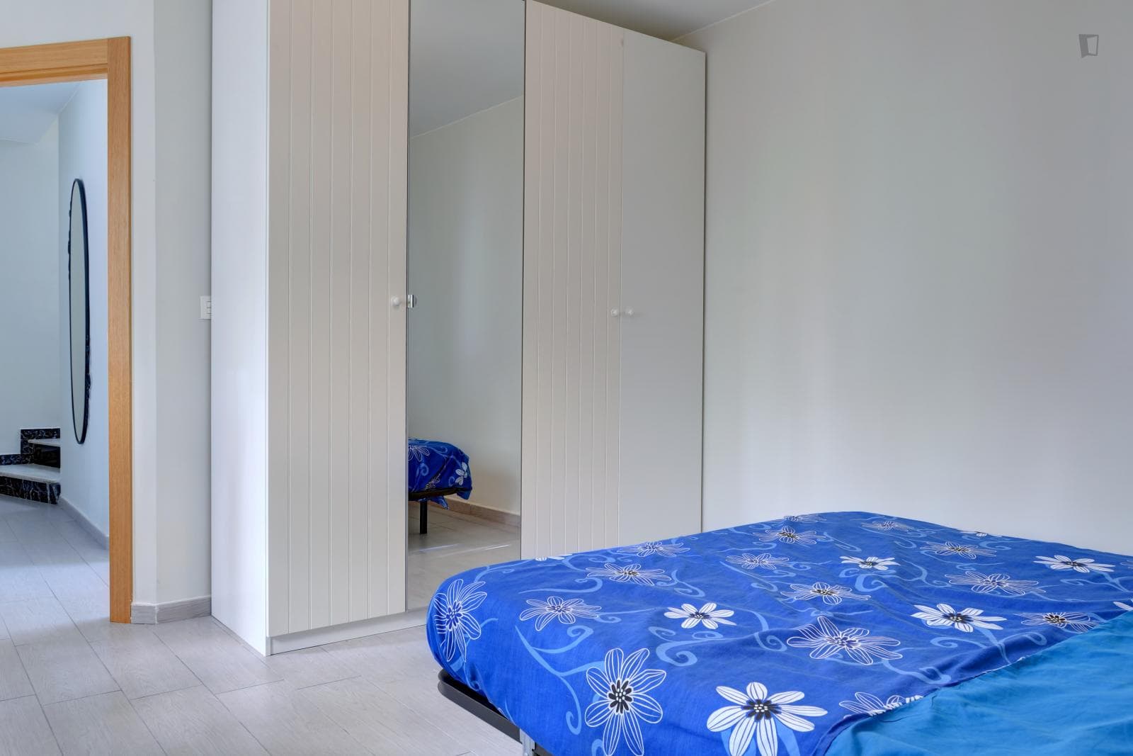 Bright double bedroom in a 5-bedroom flat, in Romareda photo 1