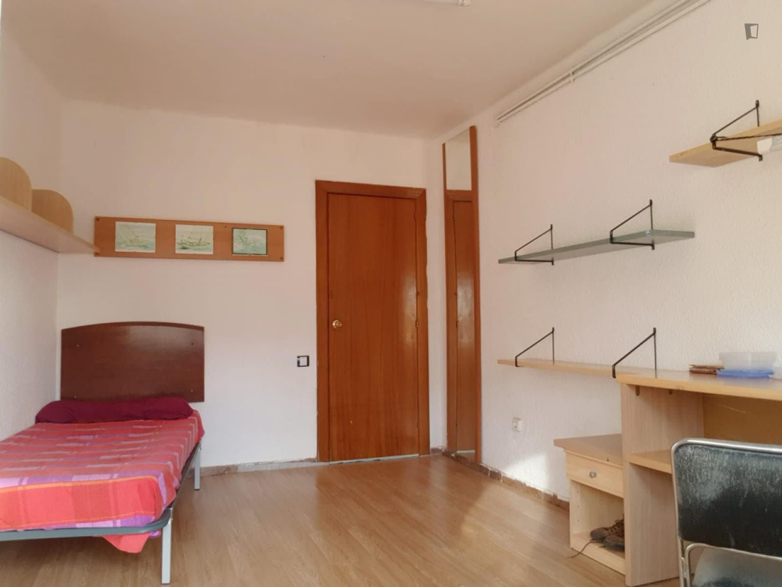 Warm single bedroom in Juslibol (5A) photo 1