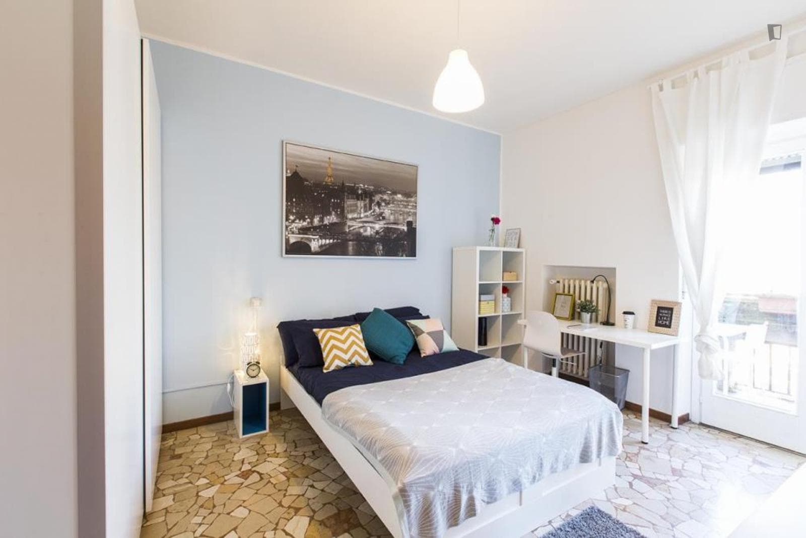 Snug double bedroom in a 2-bedroom apartment near Gambara metro station photo 1
