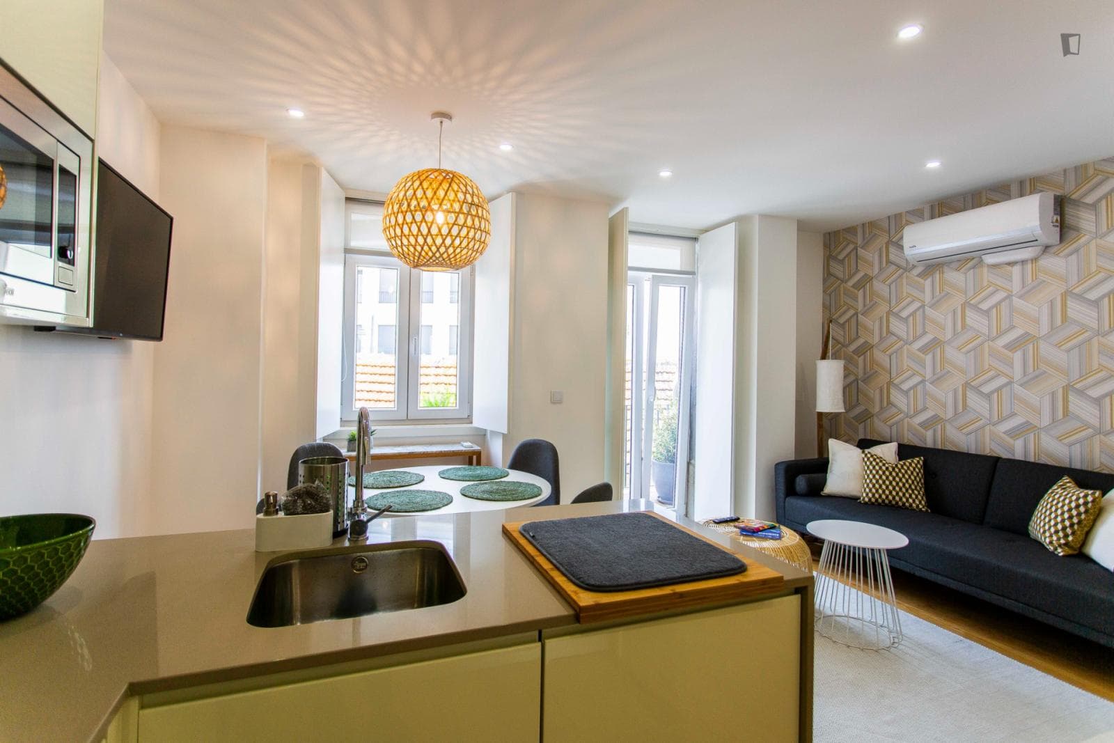 Luxurious 1-bedroom apartment in classic Ajuda photo 1