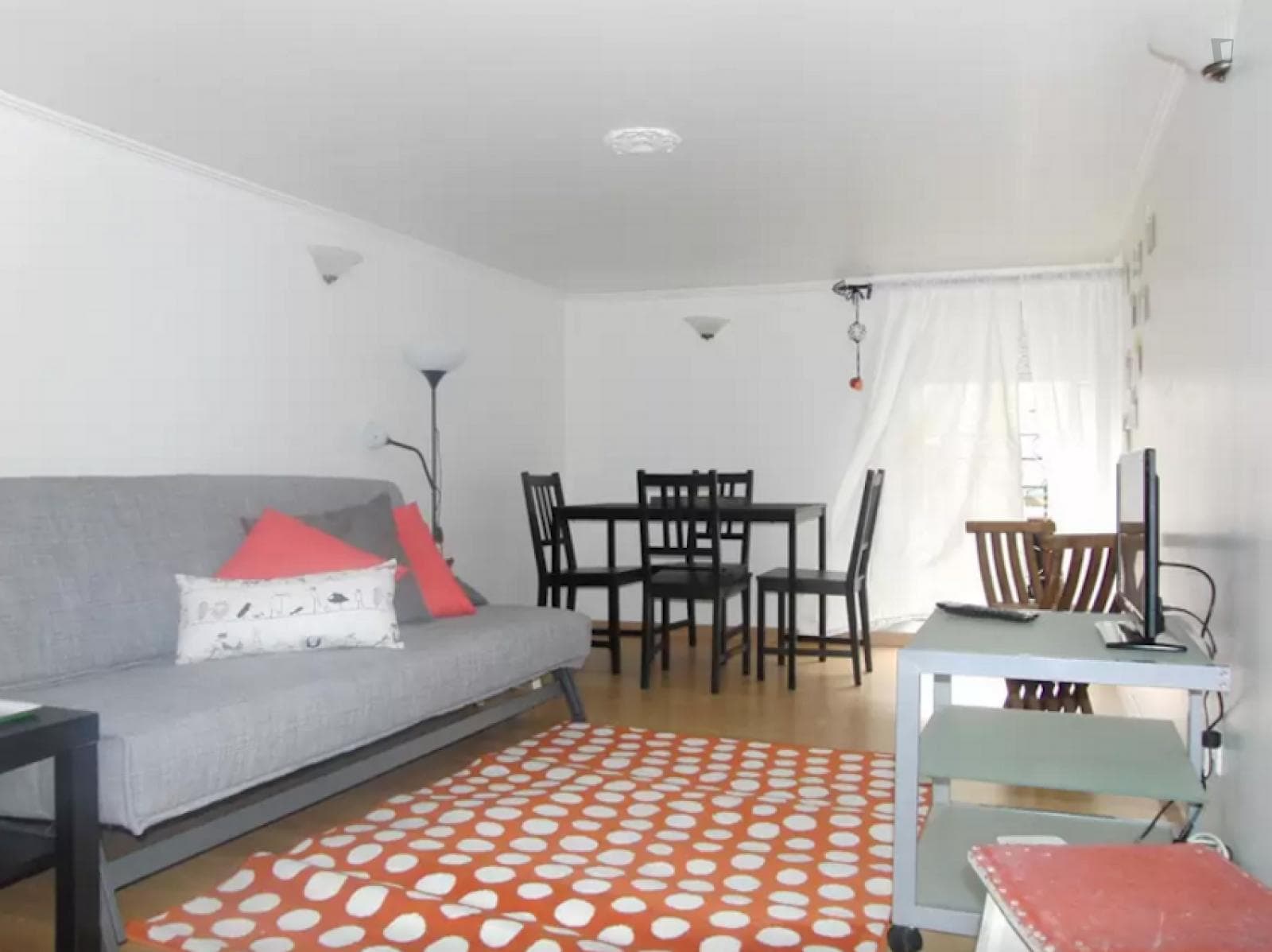 Fabulous 2-bedroom flat close to Martim Moniz metro station photo 1