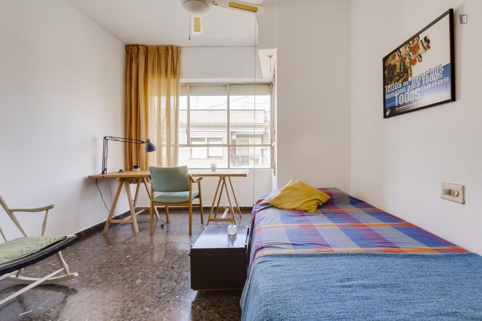 Cosy and big bedroom with great outside window in appartment next to the UM photo 1