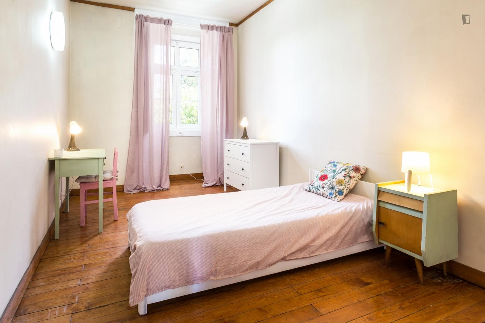 Single bedroom in residence photo 1