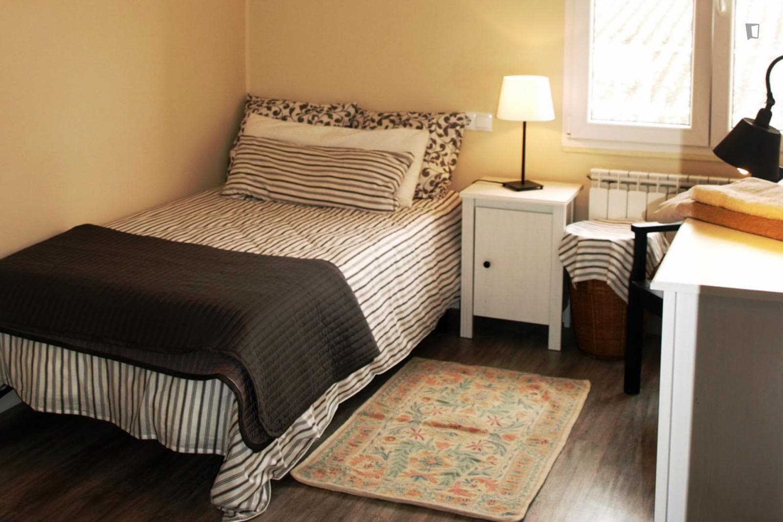 Lovely single bedroom in a 3-bedroom apartment near Jardines del Campillín photo 1