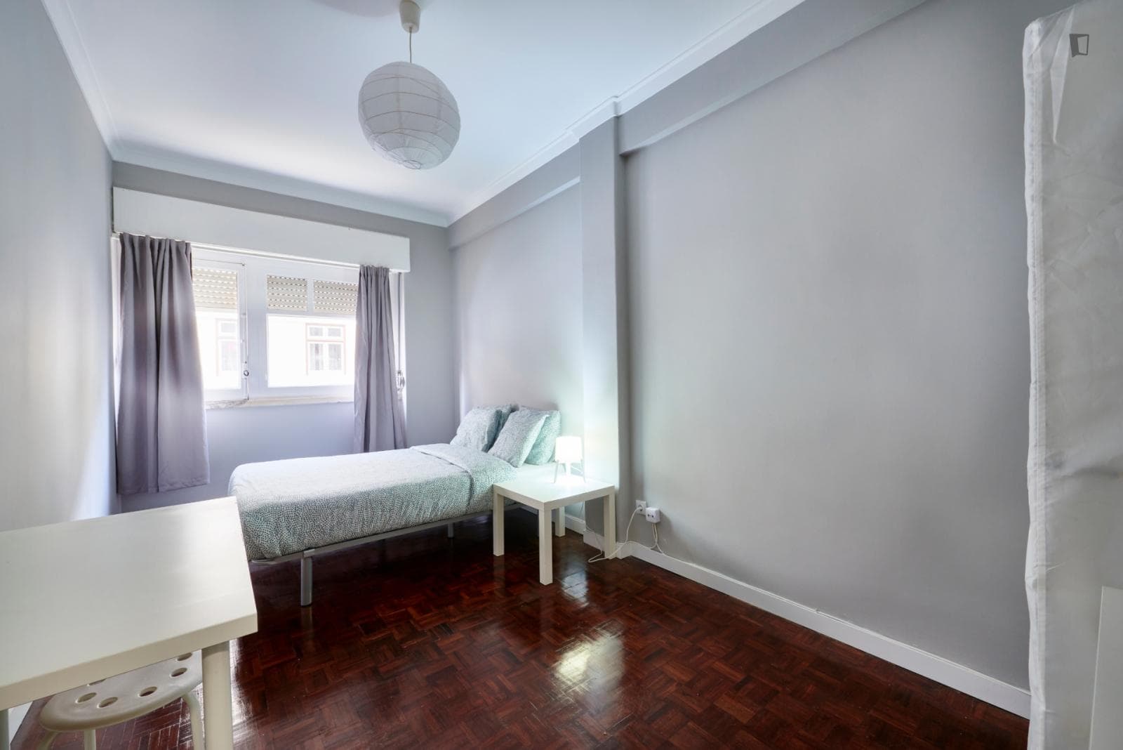 Snug double bedroom near the Alto dos Moinhos metro photo 1