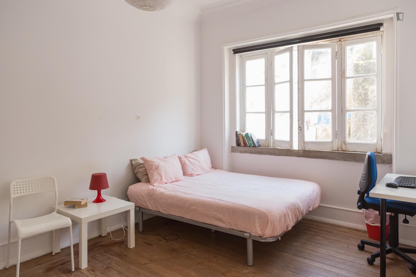 Single bedroom in student apartment near Instituto Superior Técnico photo 1