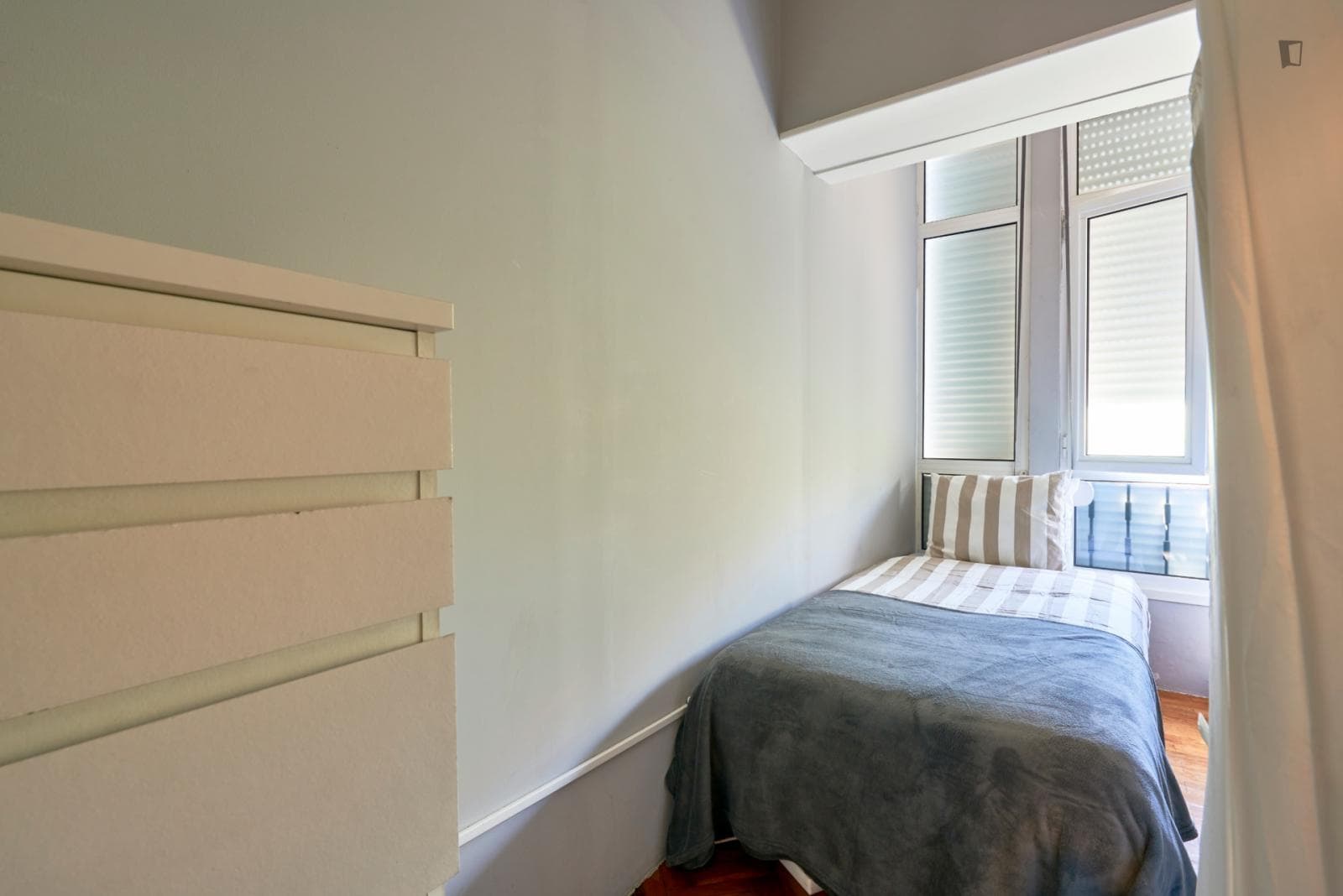 Alluring single bedroom near Amadora Este metro station photo 1