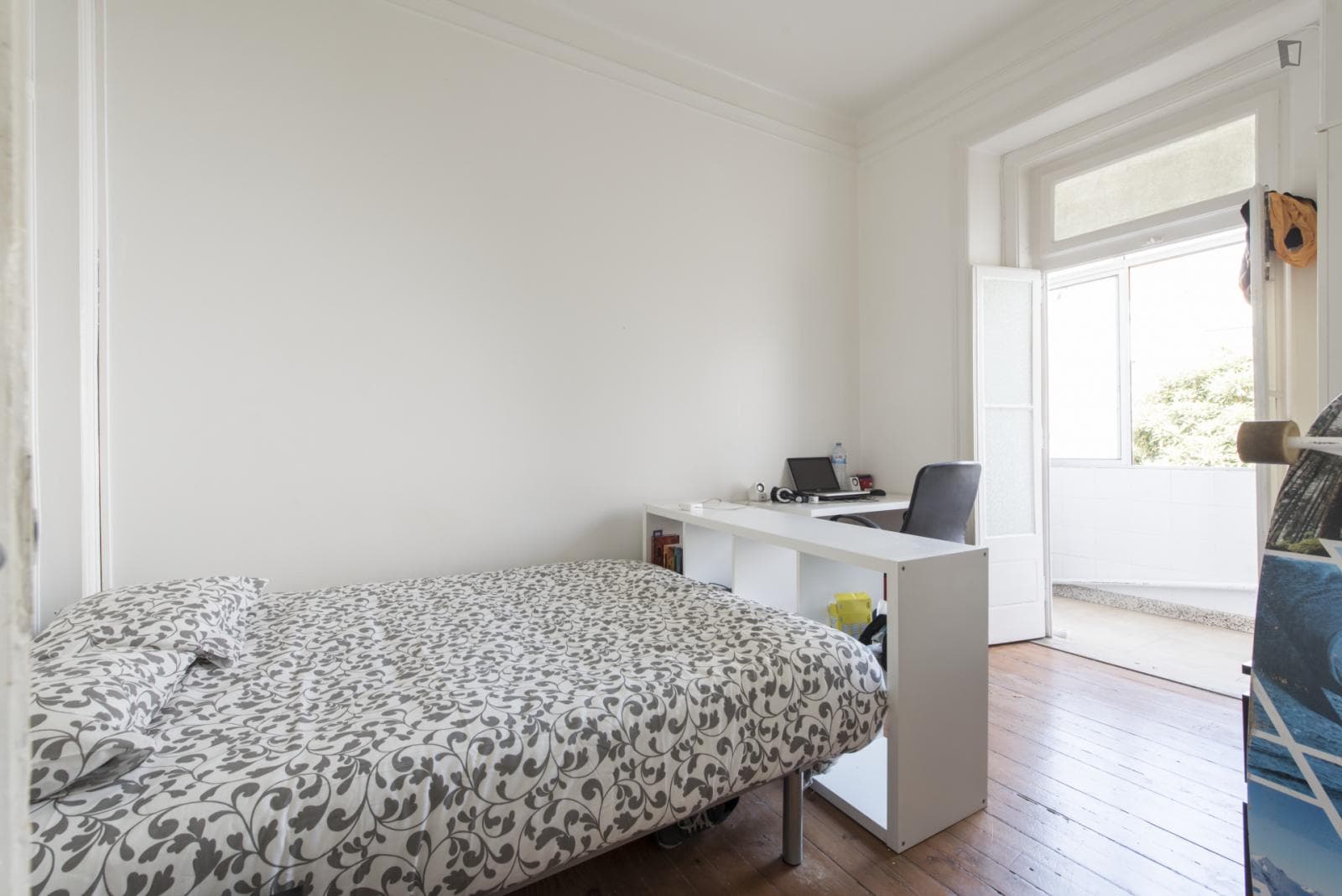Double bedroom in student flat near metro and IST photo 1