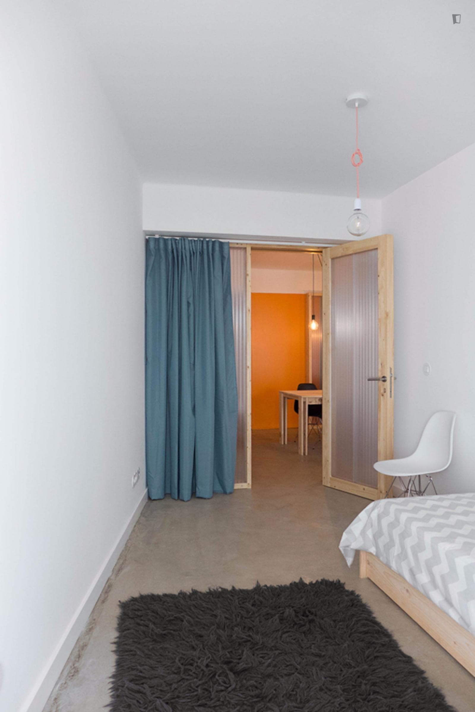 Single bedroom in apartment with 4 bedrooms in Bairro Alto photo 1