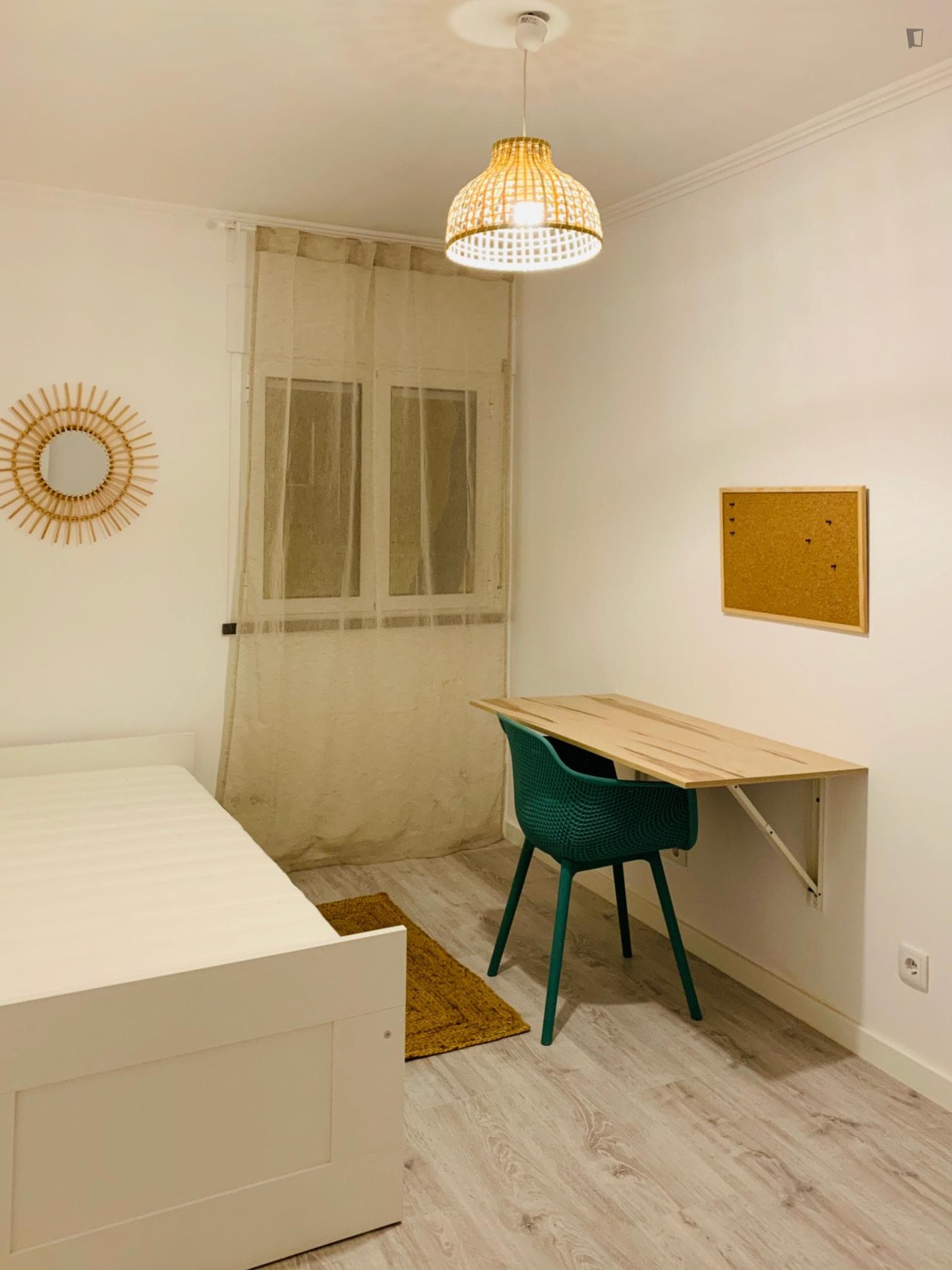 Single Bedroom with roll-out bed 7 min walking from Nova SBE photo 1