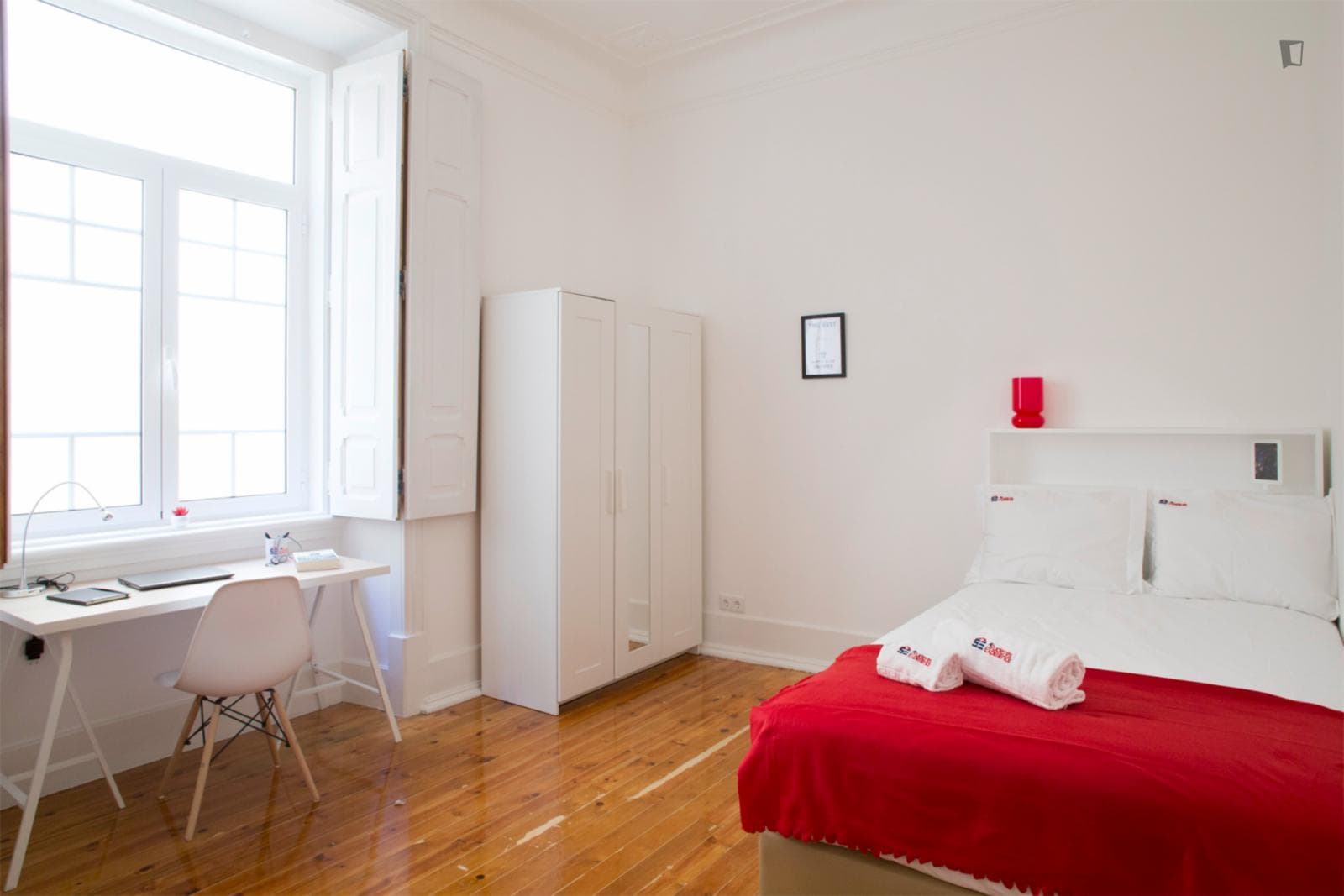 Comfortable double bedroom close to Instituto Superior Técnico photo 1