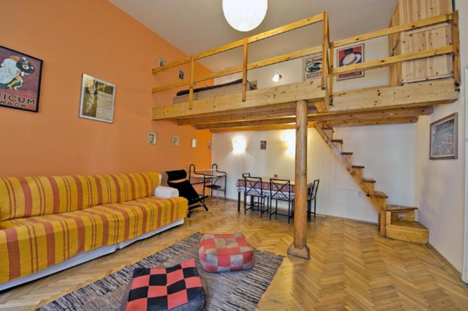 Cozy 1-bedroom apartment near Arany János Street metro station photo 1