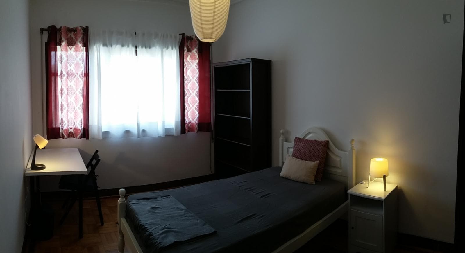Inviting single bedroom in a student flat, in Paranhos photo 1