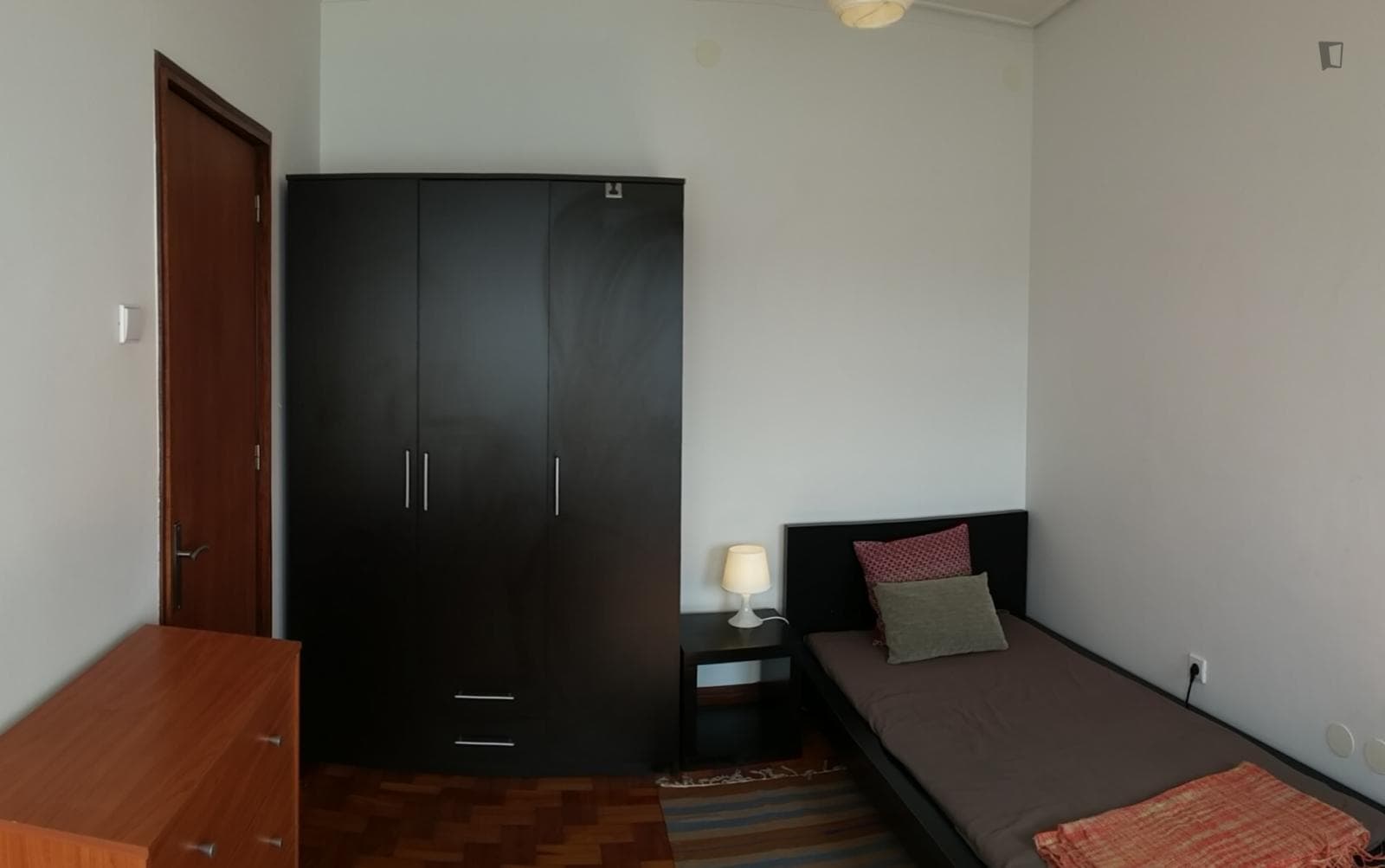 Pleasant single bedroom in Porto photo 1