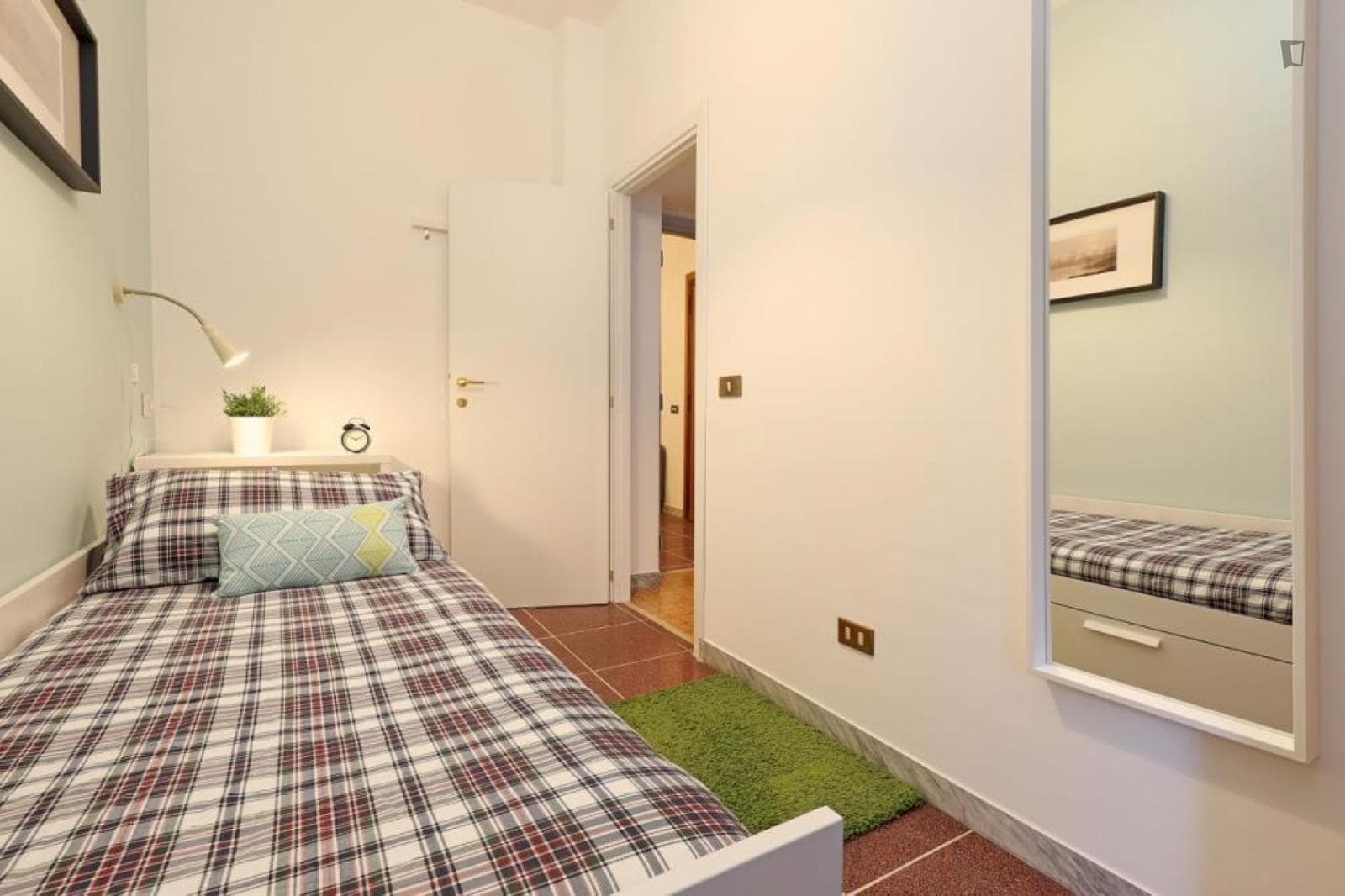 Comfy single bedroom in Trieste photo 1