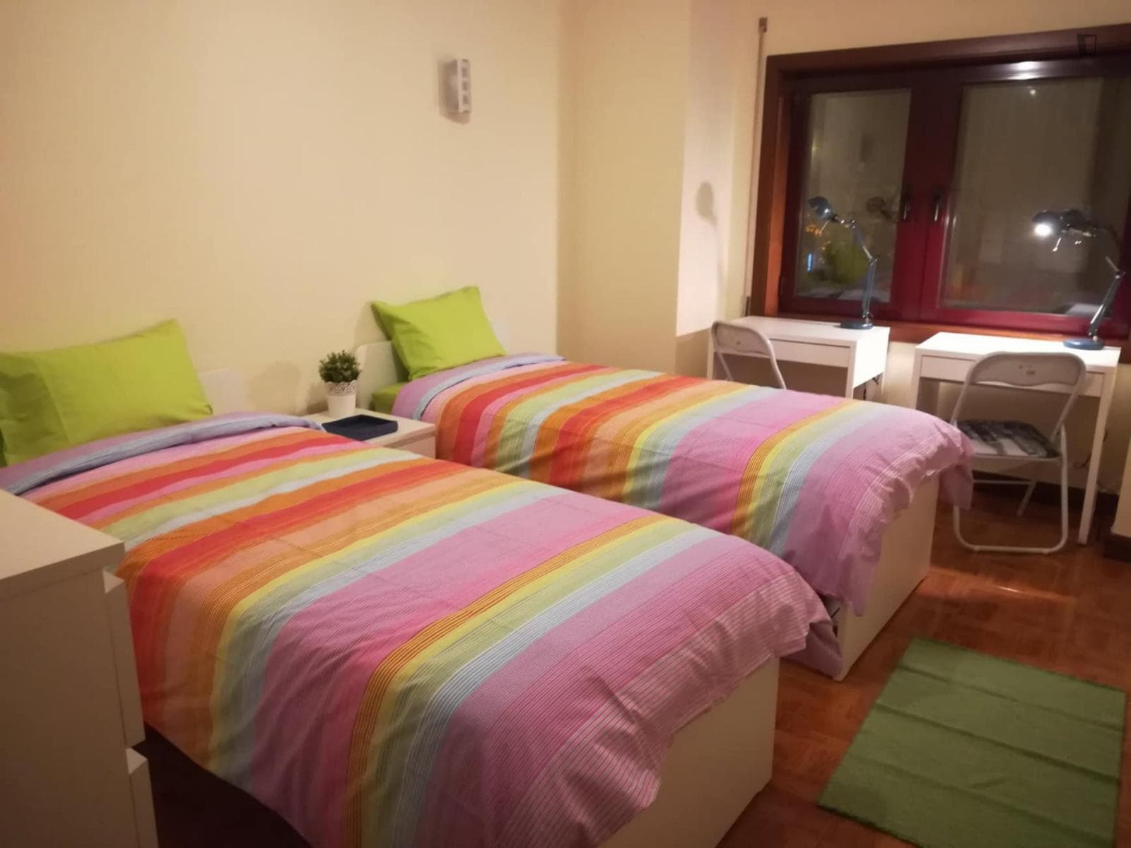 Inviting twin bedroom in Santo Ildefonso photo 1