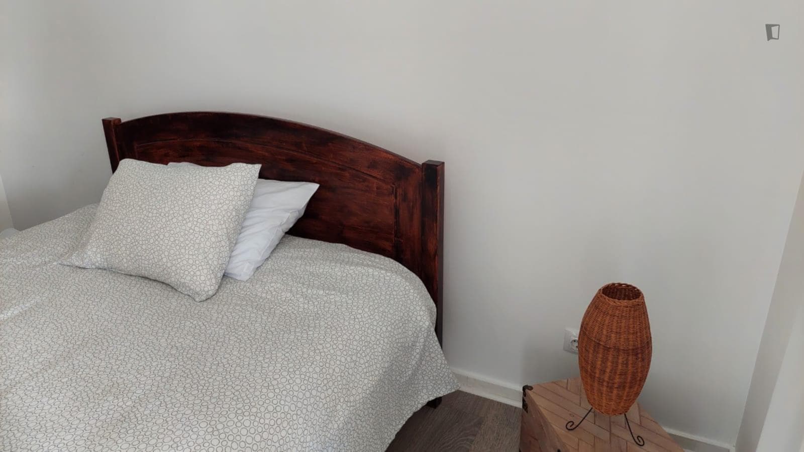 Inviting single bedroom in sunny Carcavelos, close to Nova SBE photo 1