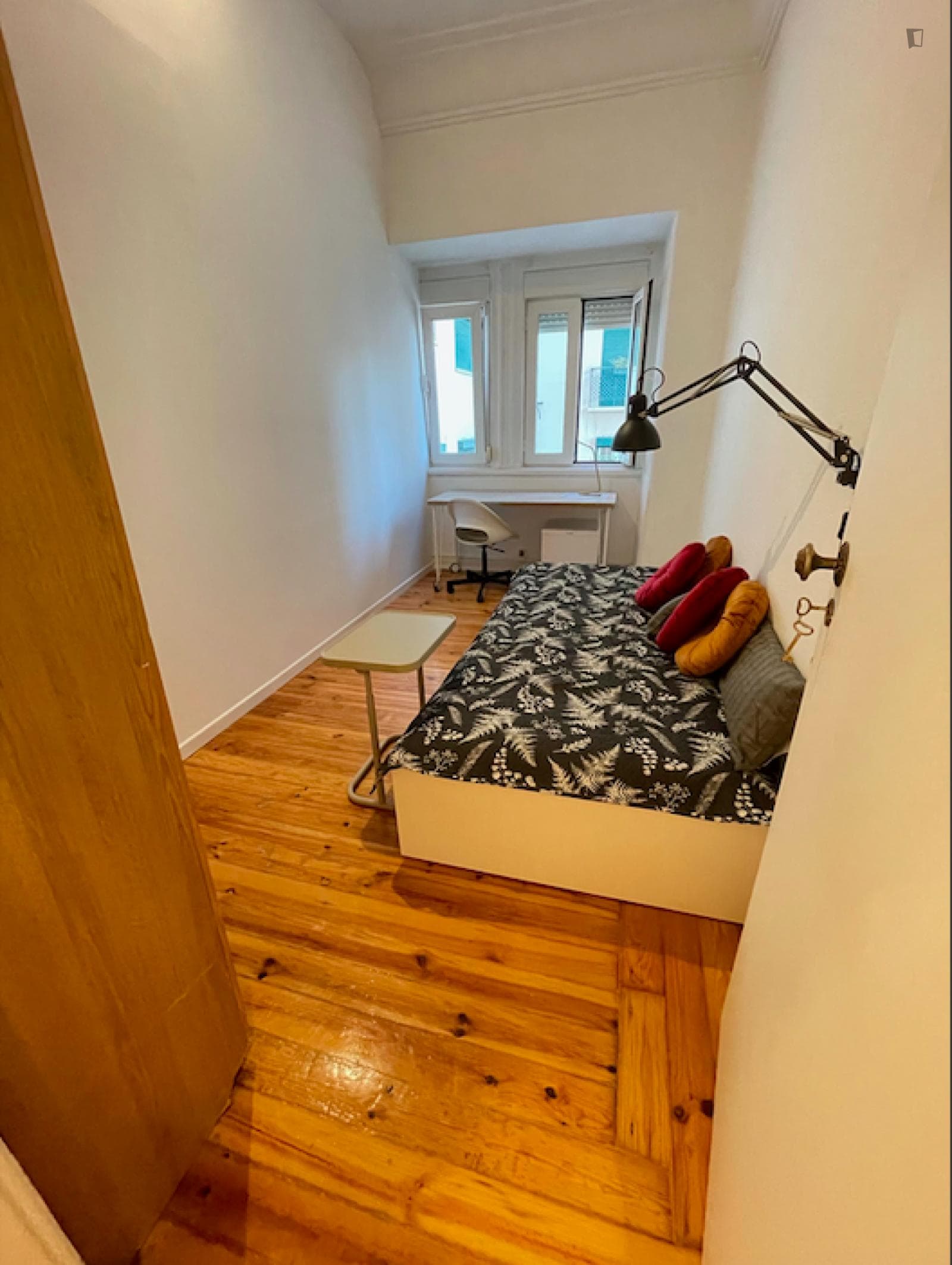 Comfy twin bedroom in a student flat, in Alameda photo 1