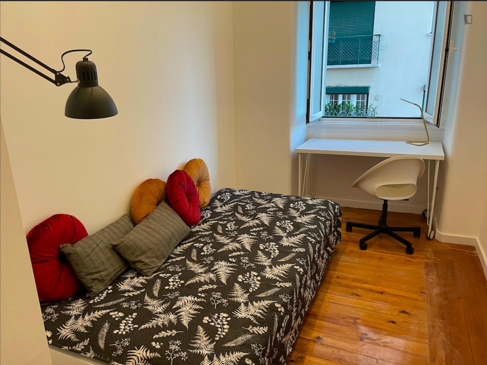 Very neat single bedroom in student-popular Alameda neighbourhood photo 1