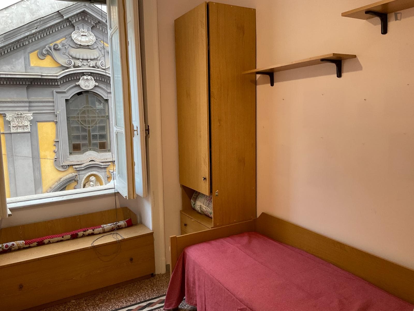 Single Bedroom in shared apartment photo 1