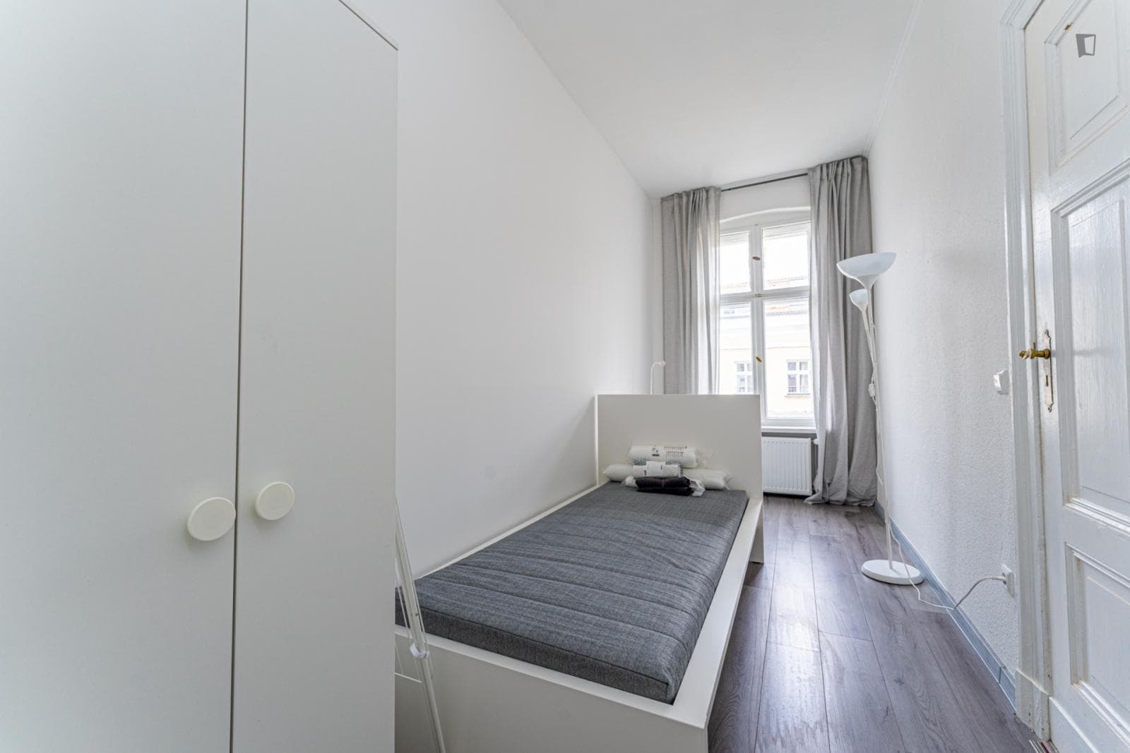 Delightful single bedroom near Volkspark Friedrichshain photo 1