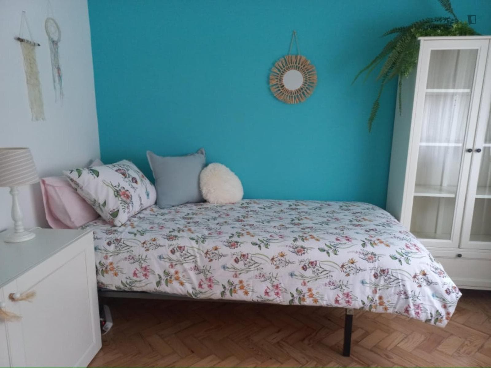 Welcoming single bedroom in Almada photo 1