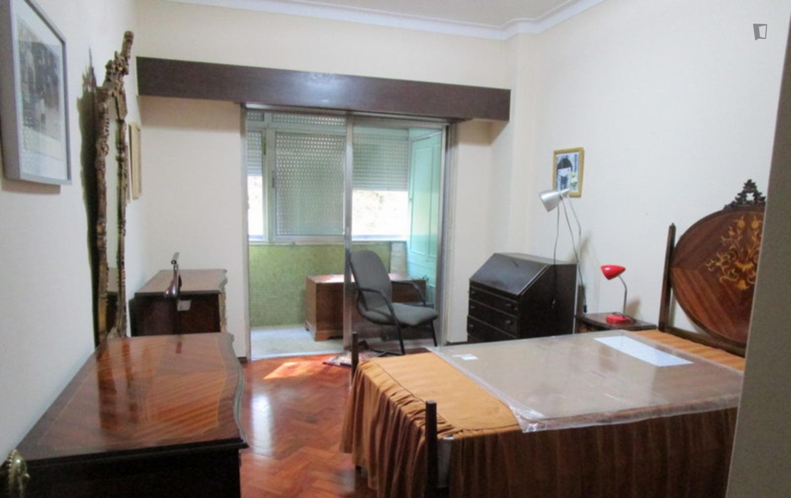 Nice and neat single bedroom in Benfica photo 1