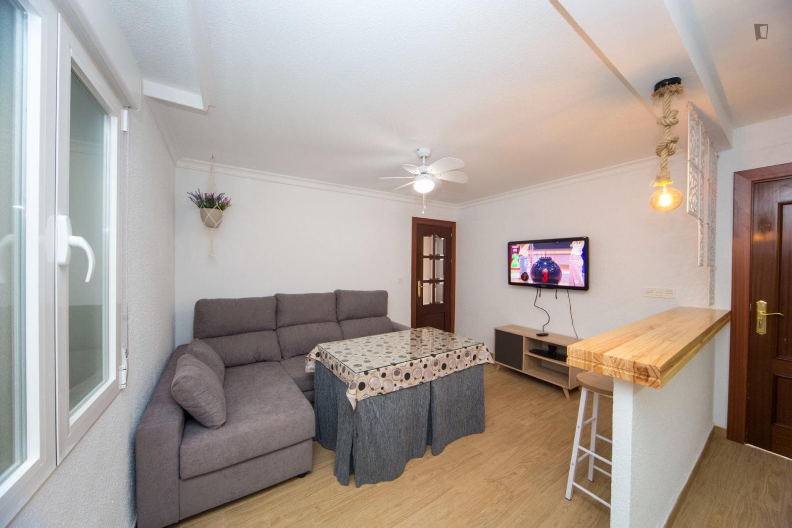 Welcoming single bedroom in a student apartment, in San Ildefonso photo 1